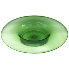Vetreria Empoli Grand vase ou bol en forme de chapeau en verre vert de Murano:: années 1960