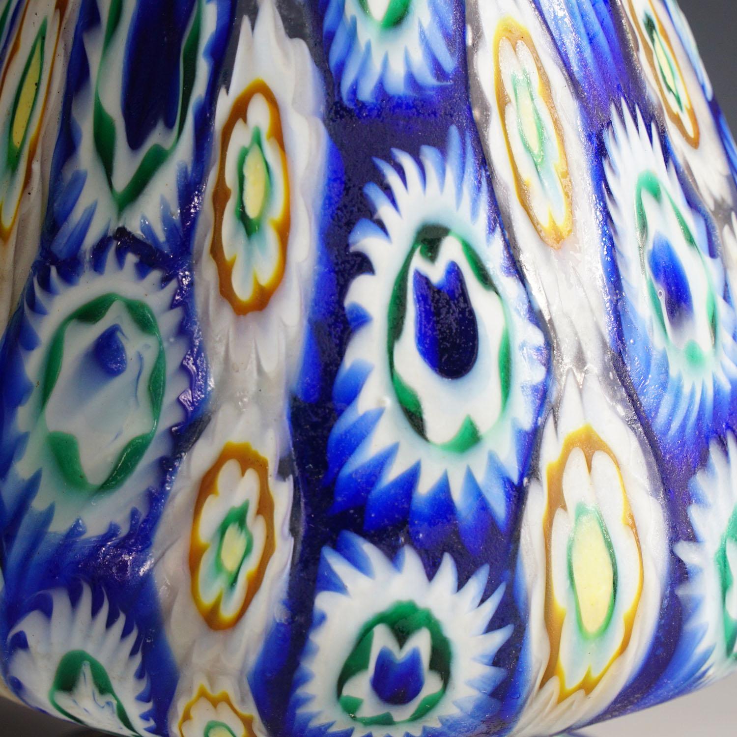 Vetreria Fratelli Toso Millefiori Murrine-Vase, Murano, frühes 20. Jahrhundert (Fadenglas) im Angebot