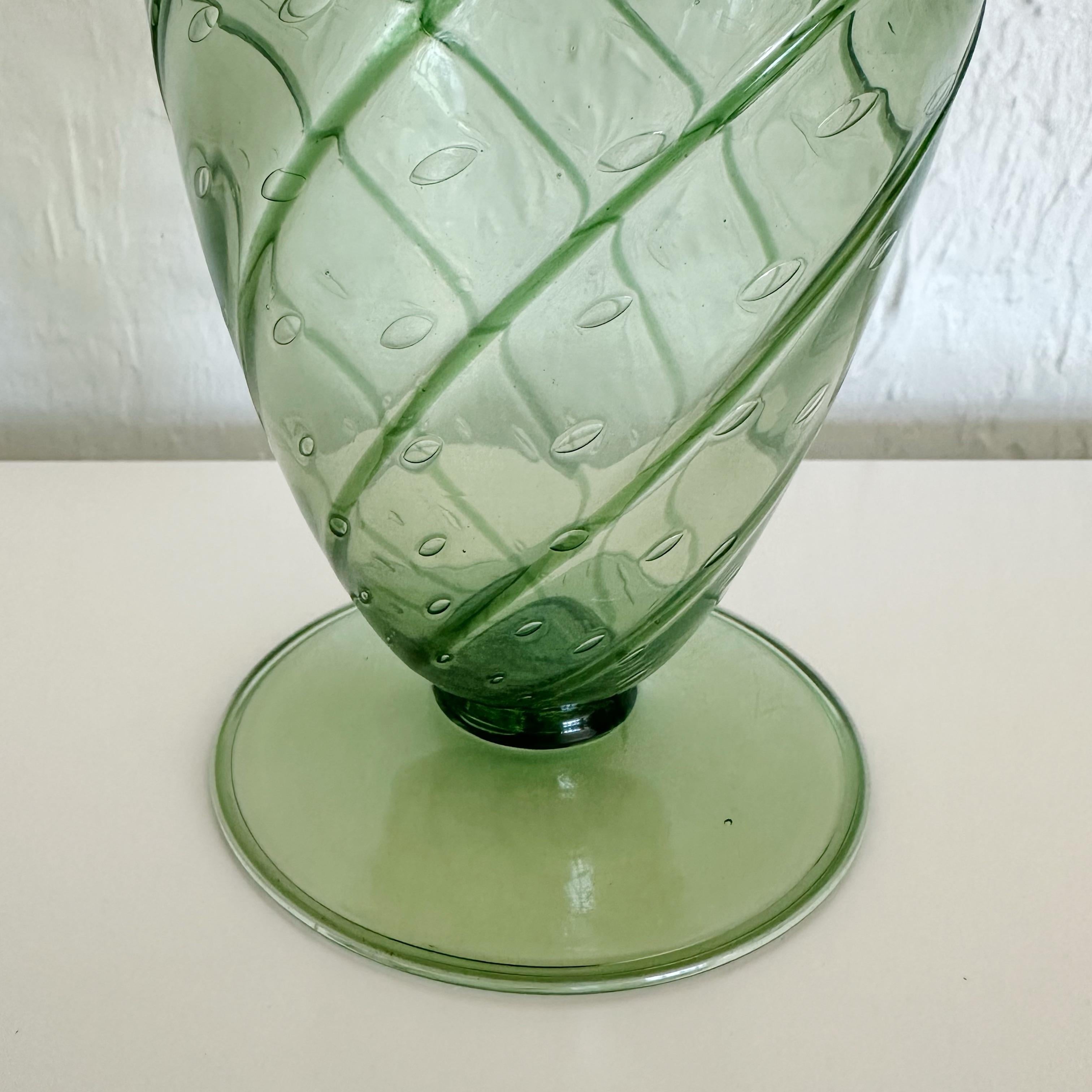 Vetreria Fratelli Toso Soffiato Vase, Italy, 1930s In Good Condition In West Palm Beach, FL