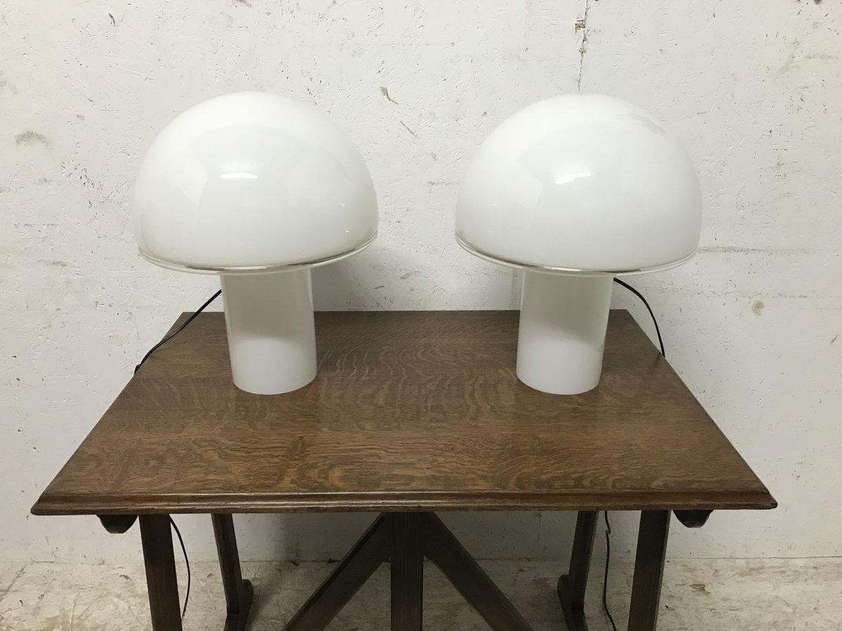 Mid-Century Modern Vetri Murano, a Rare Pair of Midcentury White Opaque Glass Mushroom Lamps