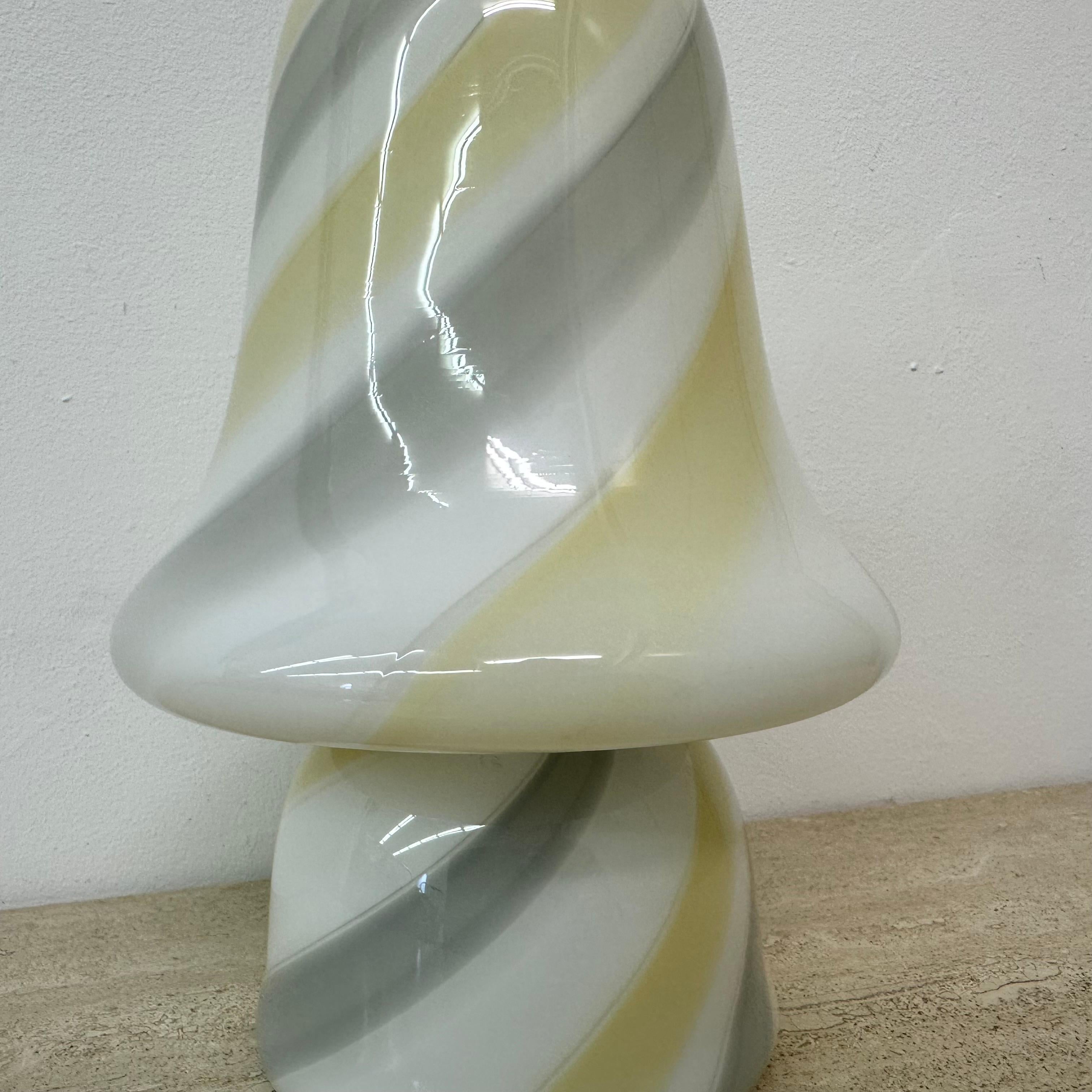 Lampe de table à champignon en verre de Murano, Swirl , 1970's en vente 4