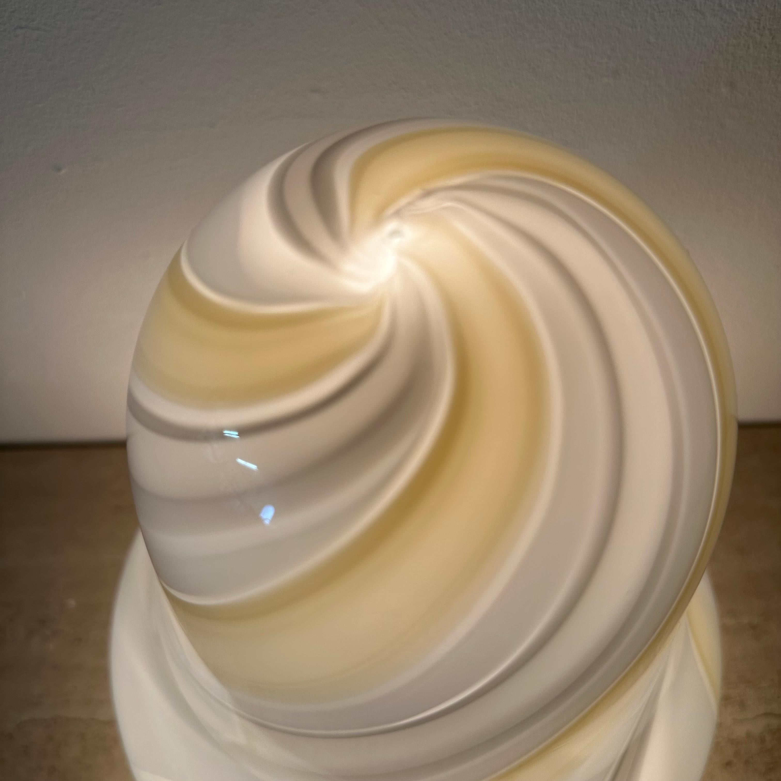 Lampe de table à champignon en verre de Murano, Swirl , 1970's en vente 8