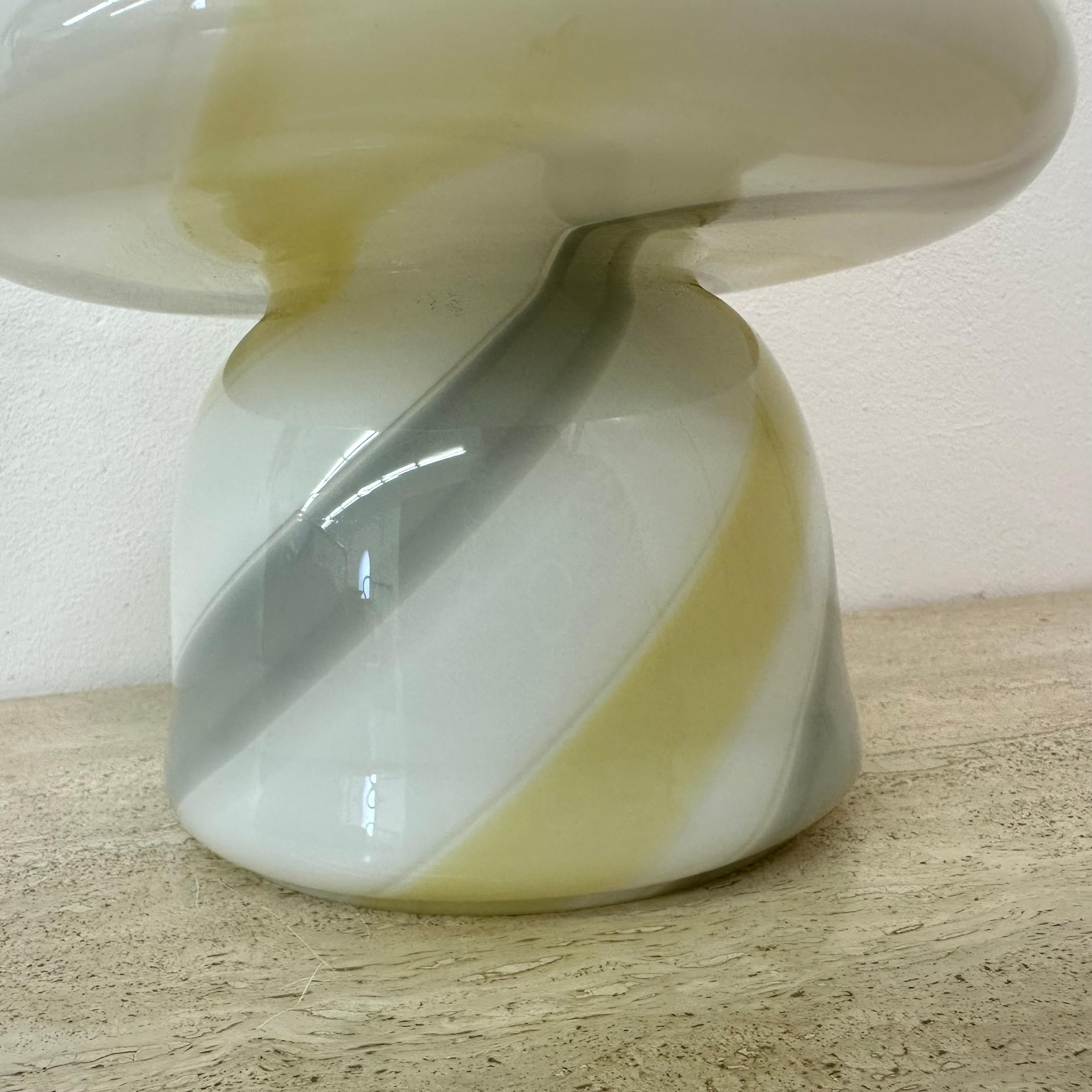 Lampe de table à champignon en verre de Murano, Swirl , 1970's en vente 2