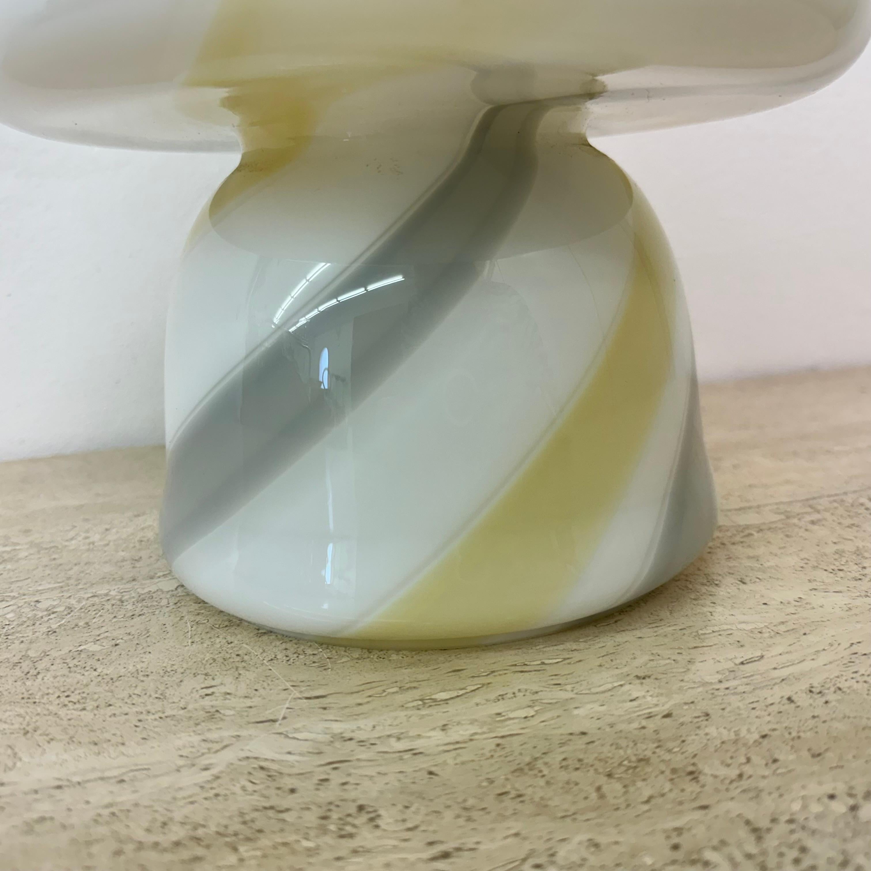 Lampe de table à champignon en verre de Murano, Swirl , 1970's en vente 3