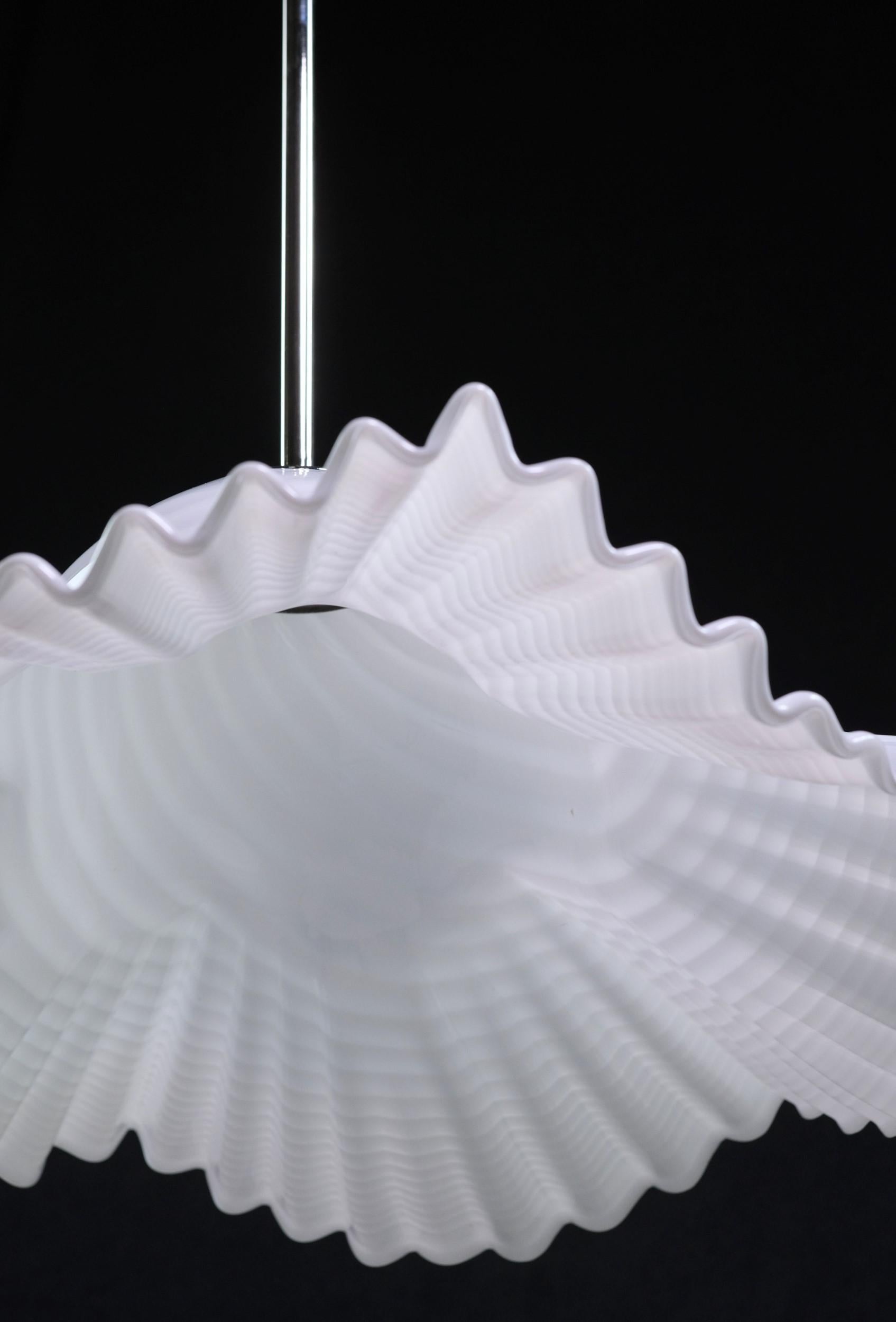 Vetri Murano Pendant Light with Ruffled White Swirled Hand-Blown Glass In Good Condition In New York, NY