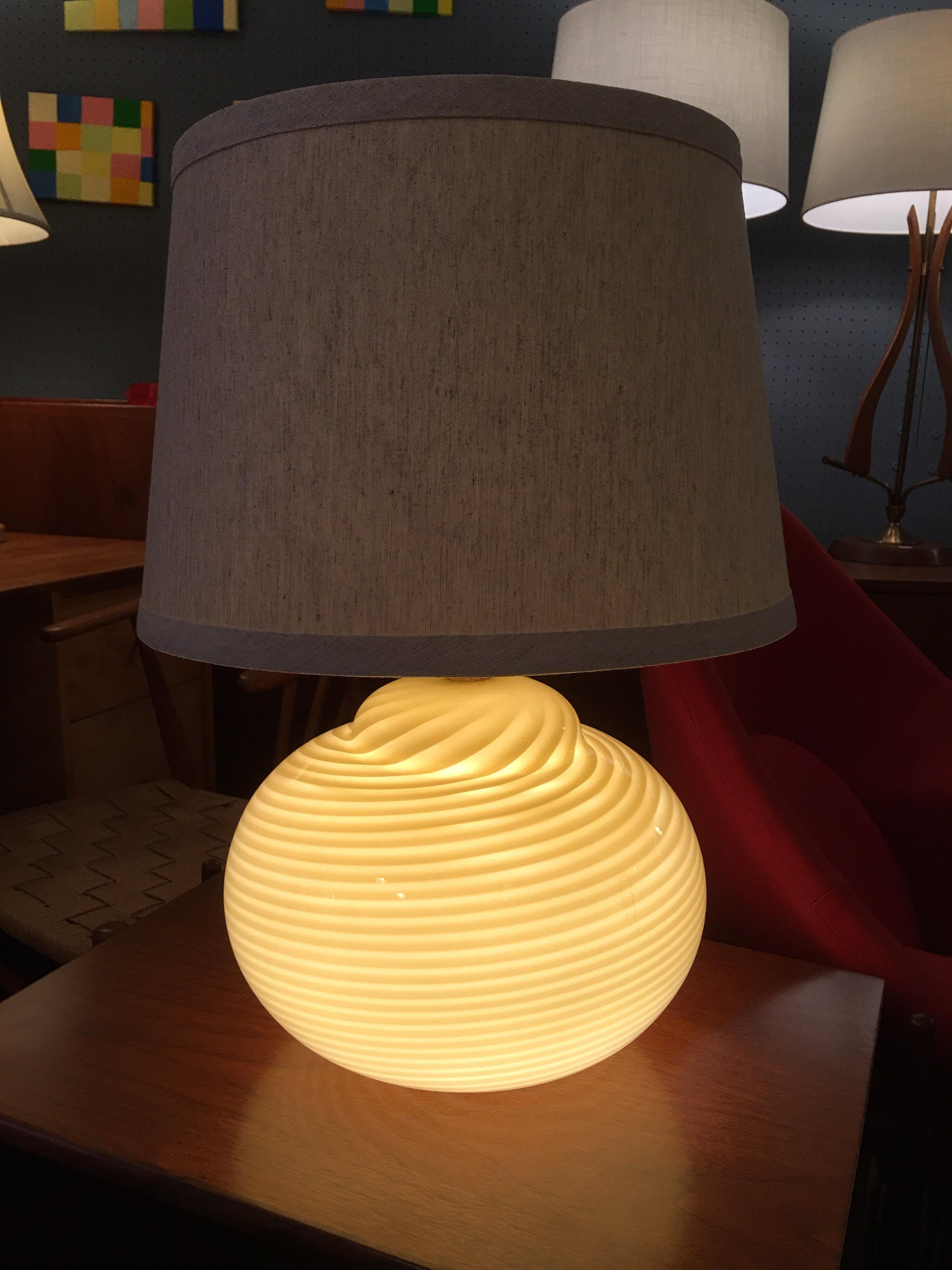 Vetri Murano Swirled  Striped Glass Table Lamp In Good Condition In Philadelphia, PA