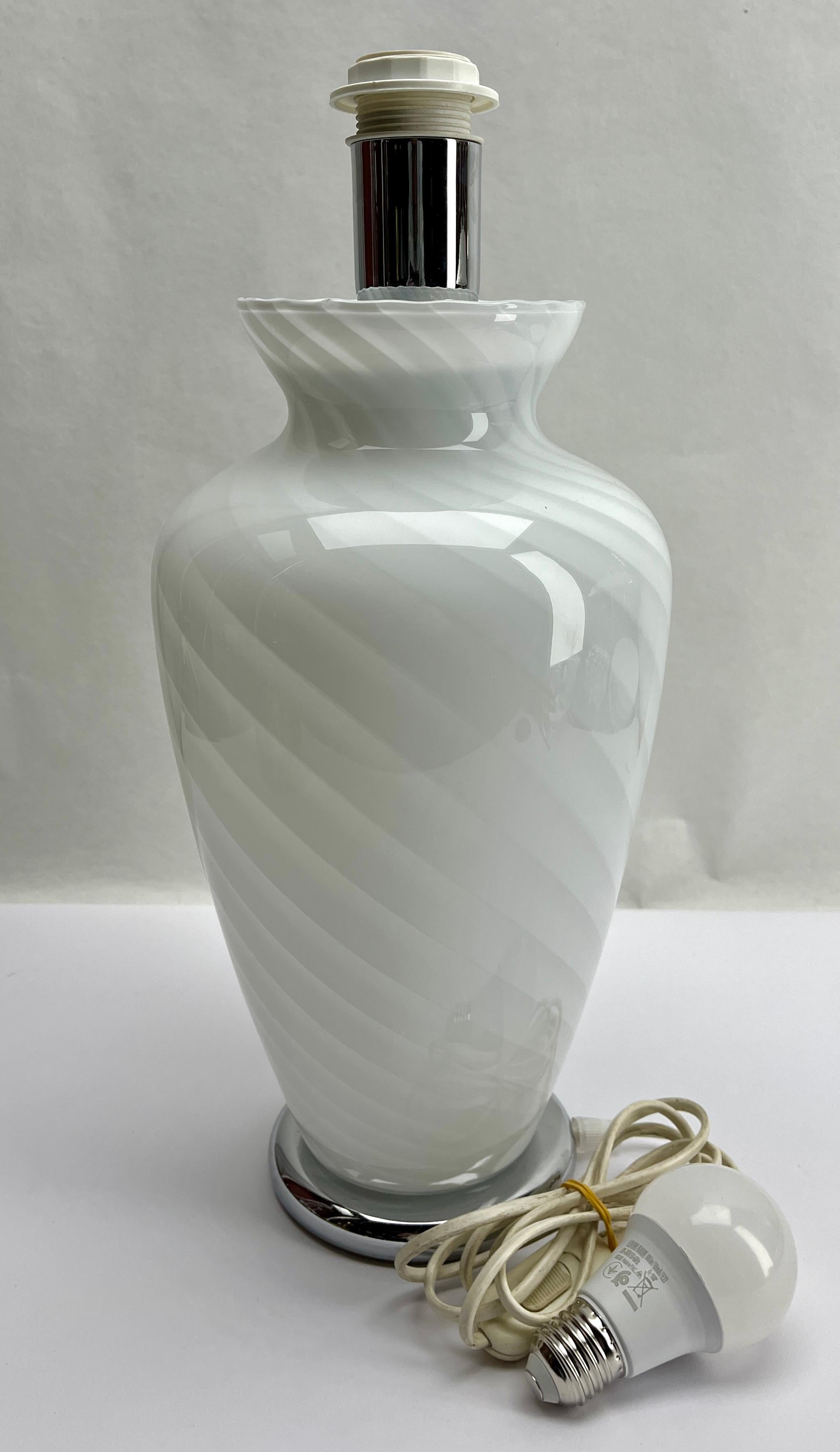 Lámpara de sobremesa Vetri de Murano con cristal soplado y diseño en espiral Italiano en venta