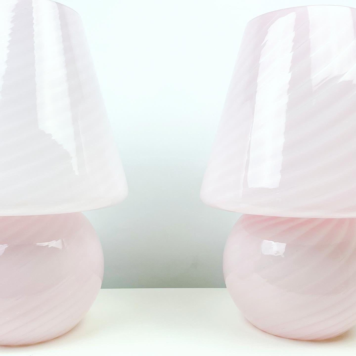 Vetri Murano XL Mushroom Pink Swirl Table Lamp Pair In Excellent Condition In Westfield, NJ