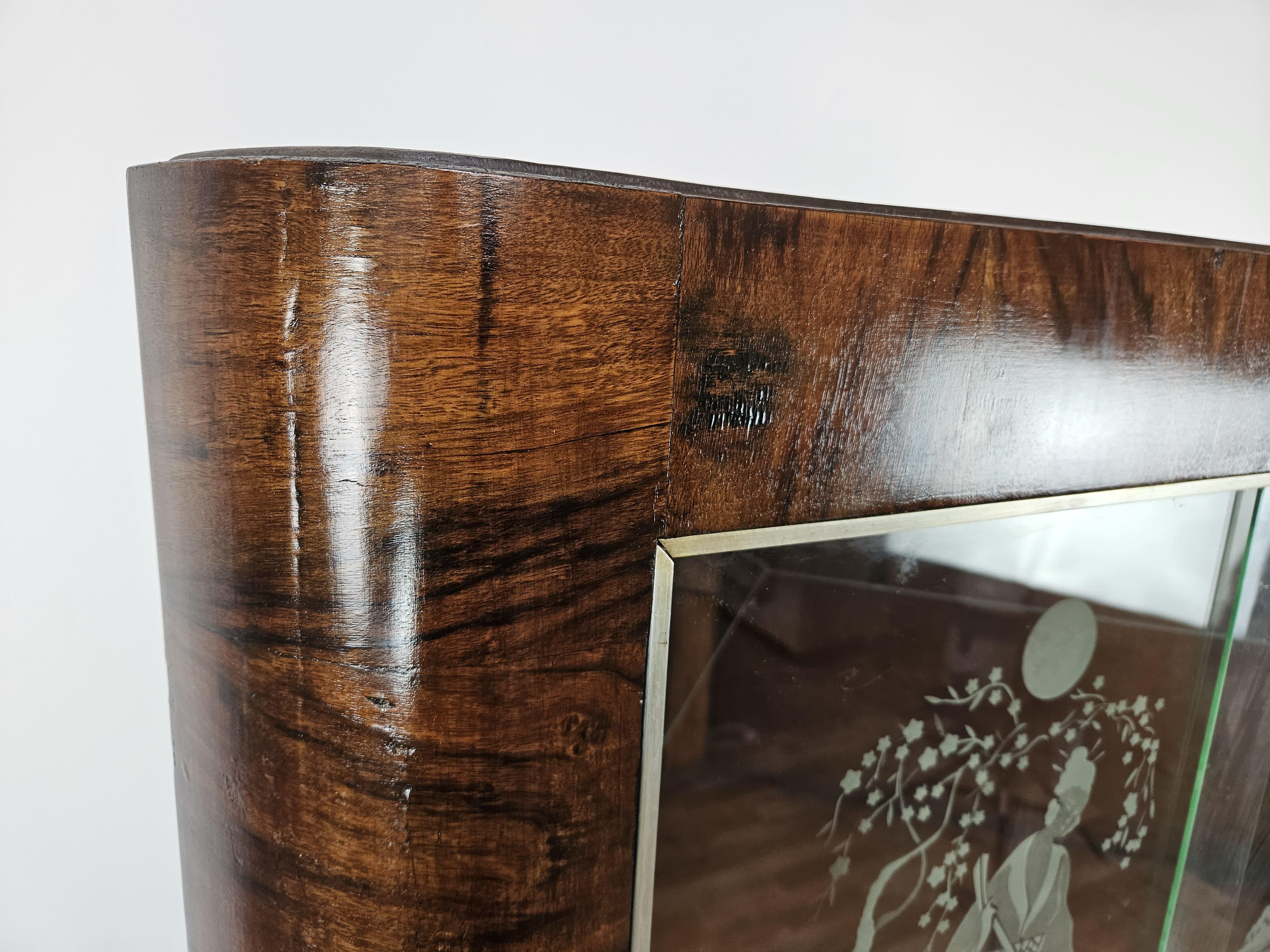 Art Deco corner display case in walnut burl with sliding glass and compartment For Sale 1