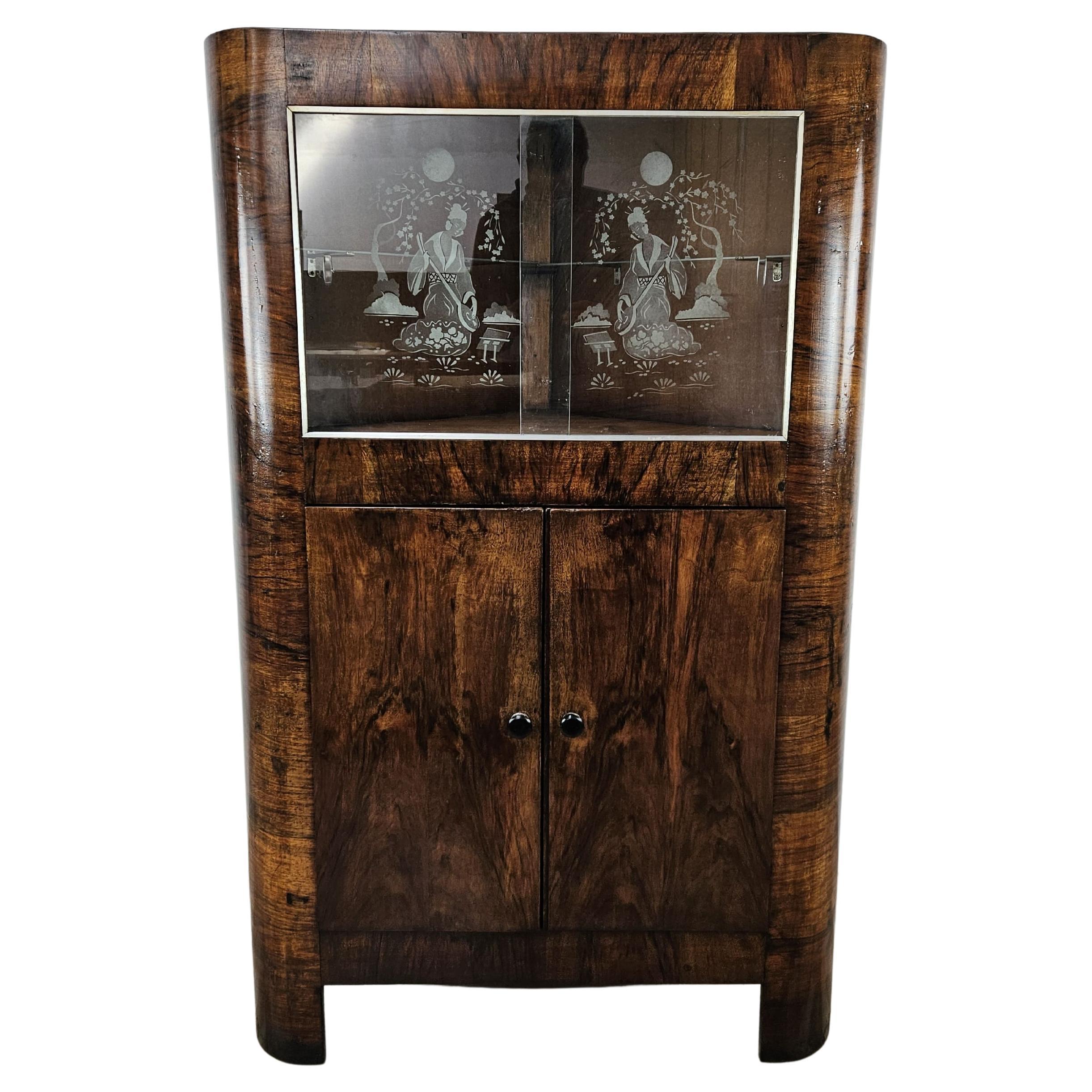Art Deco corner display case in walnut burl with sliding glass and compartment For Sale