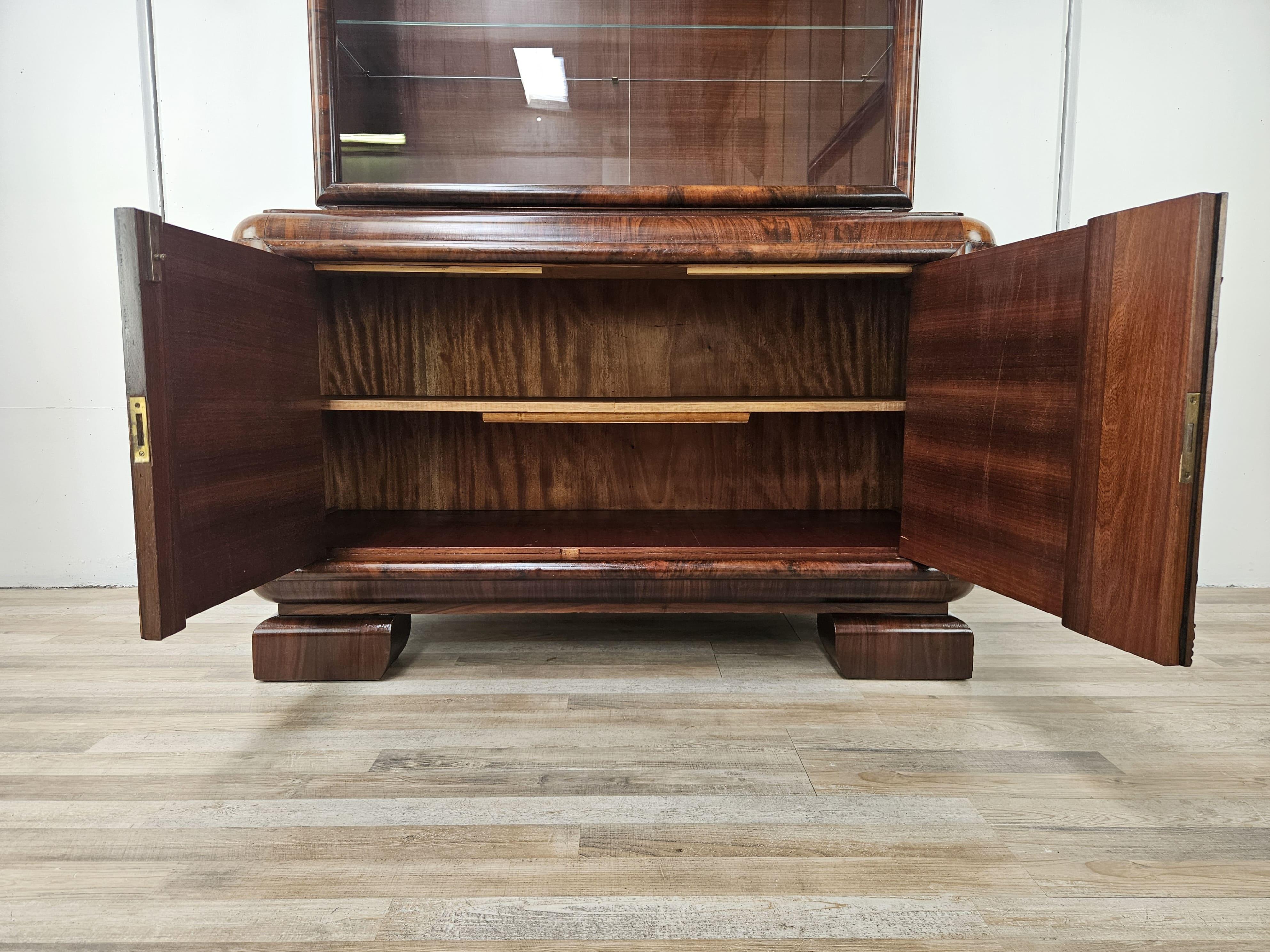 1930s Art Deco walnut and burl walnut display case For Sale 14
