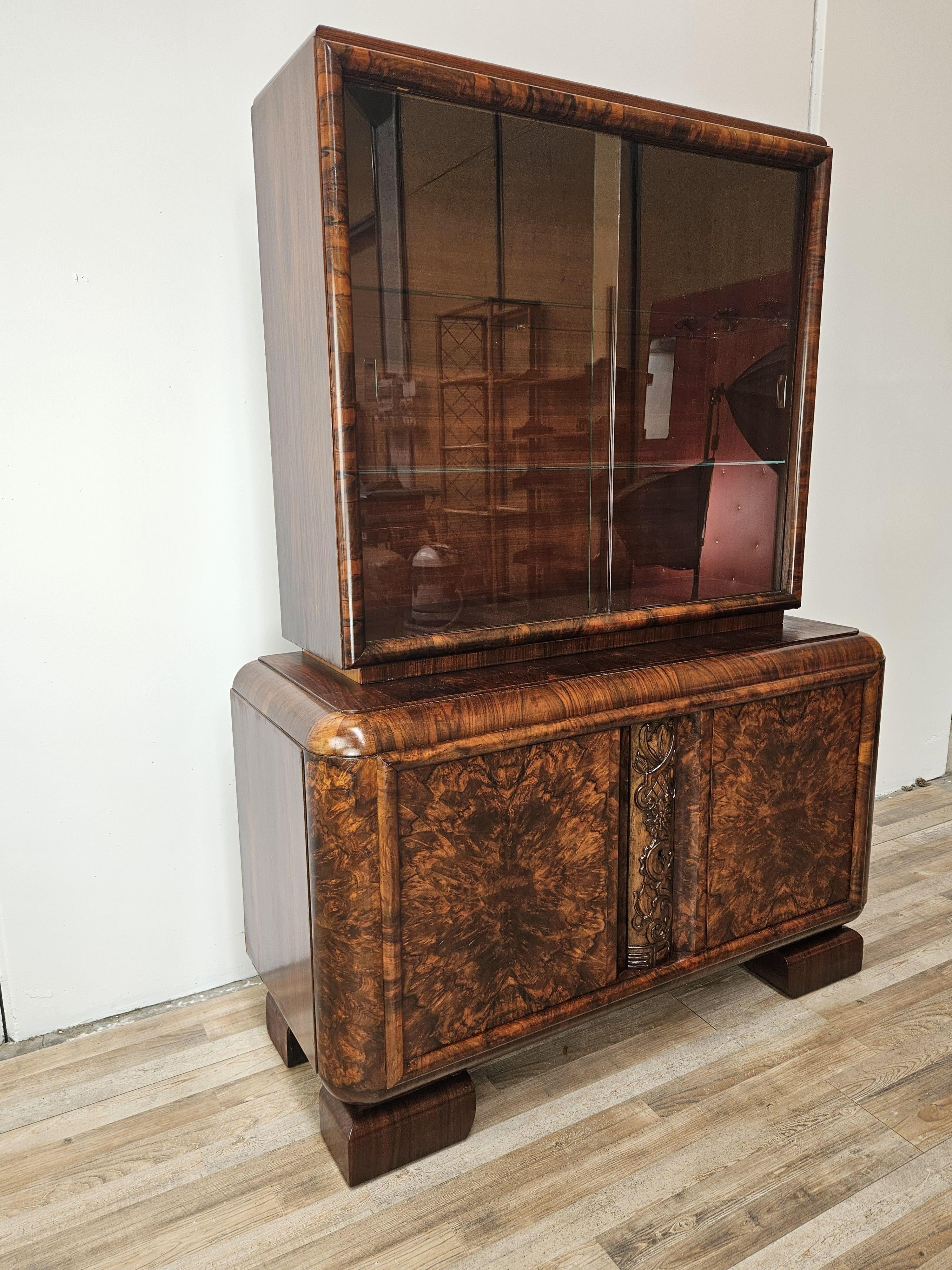 German 1930s Art Deco walnut and burl walnut display case For Sale