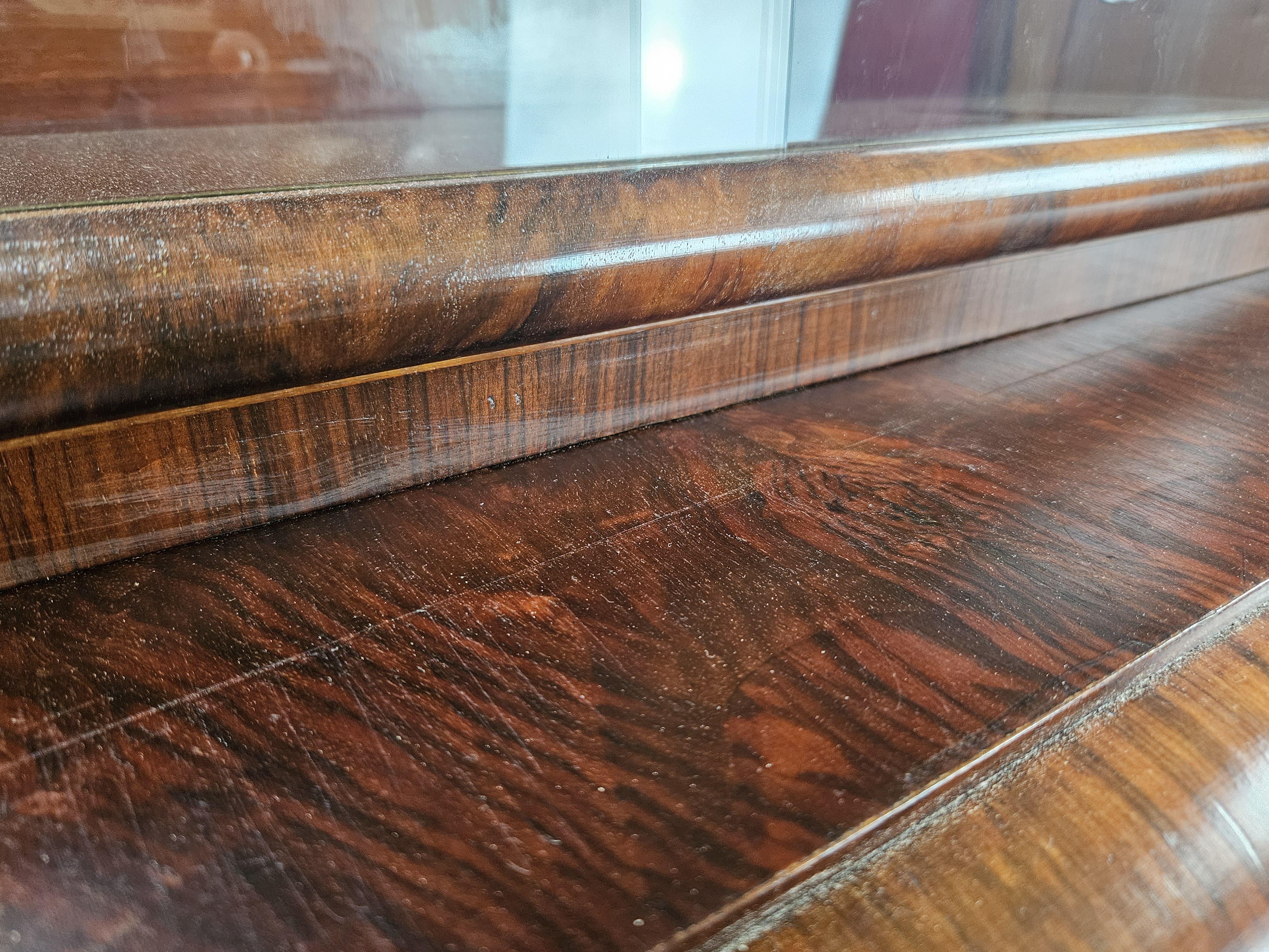 1930s Art Deco walnut and burl walnut display case For Sale 2