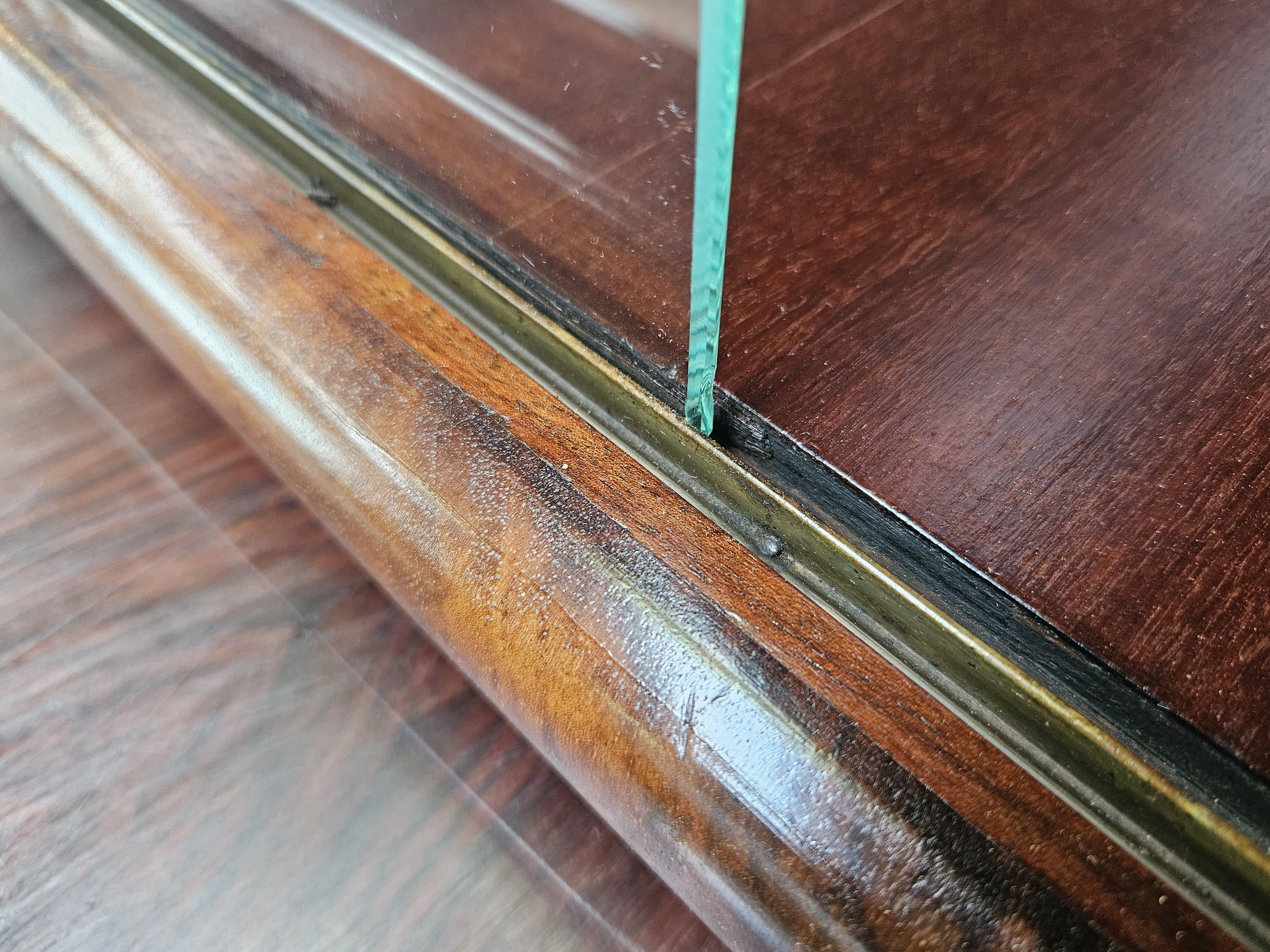1930s Art Deco walnut and burl walnut display case For Sale 3