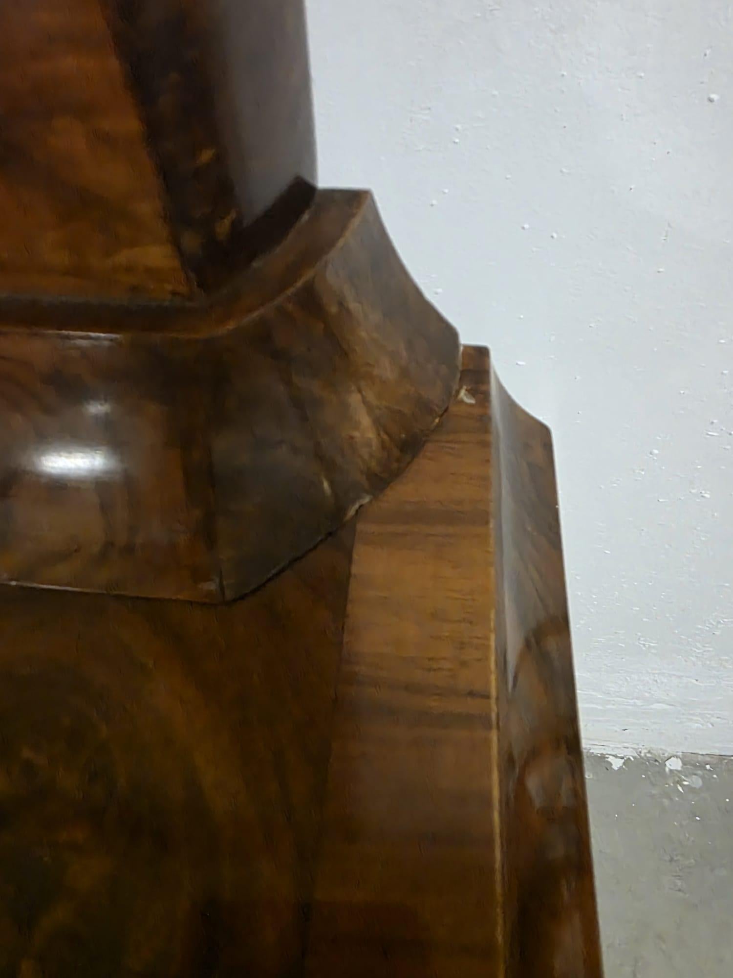 Art Deco walnut-root display case 1930s' For Sale 8