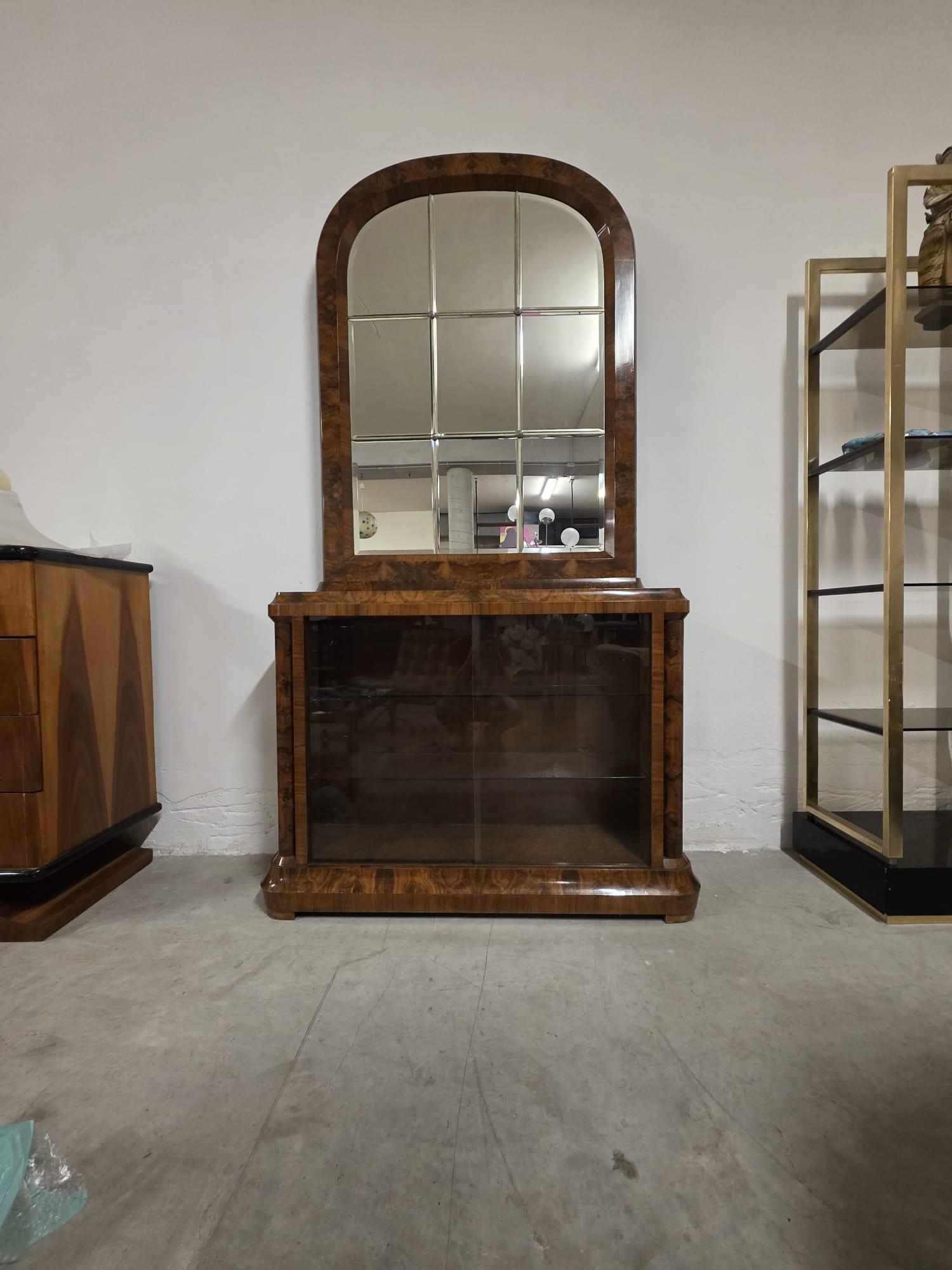 European Art Deco walnut-root display case 1930s' For Sale