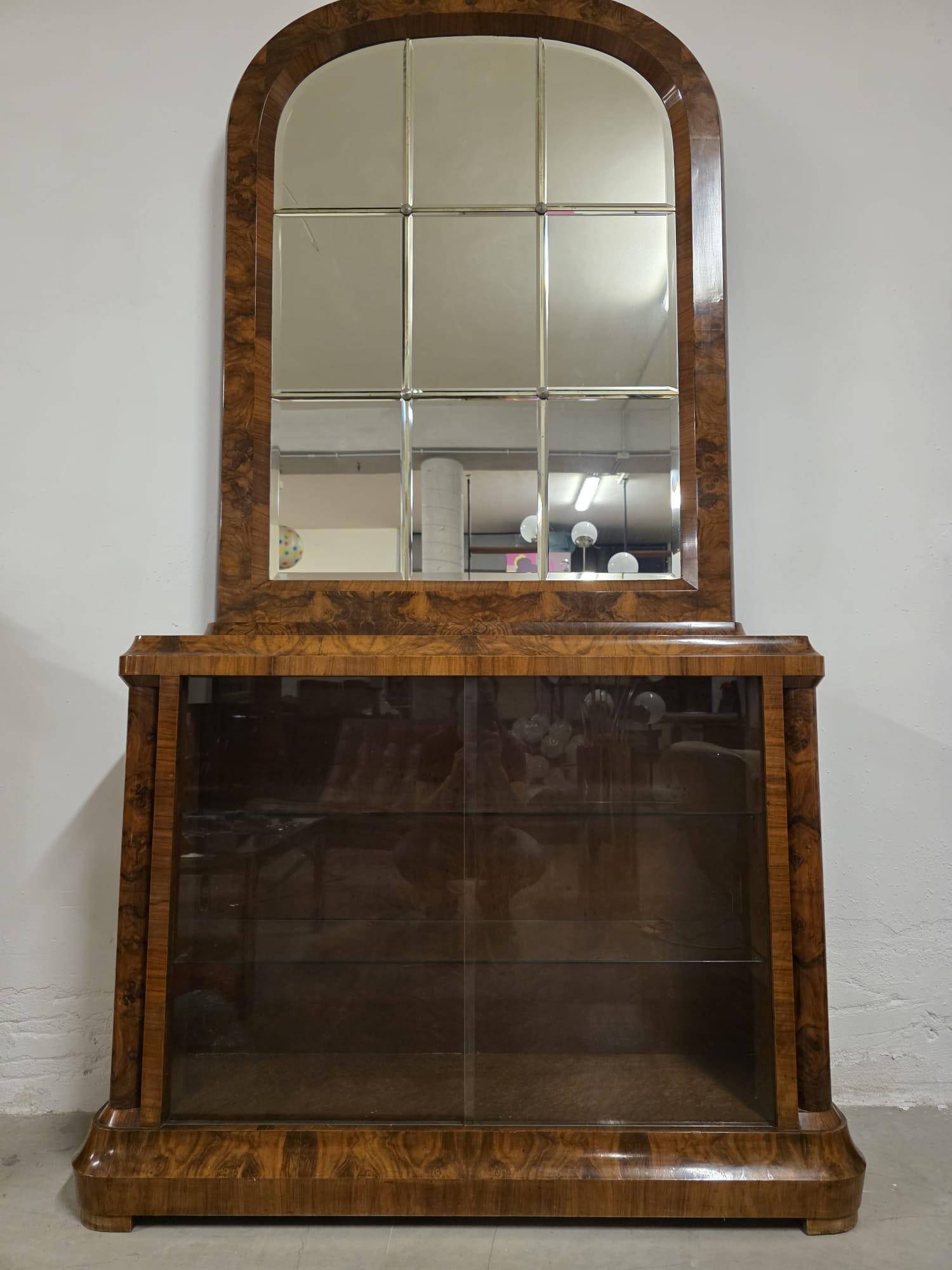 Mid-20th Century Art Deco walnut-root display case 1930s' For Sale