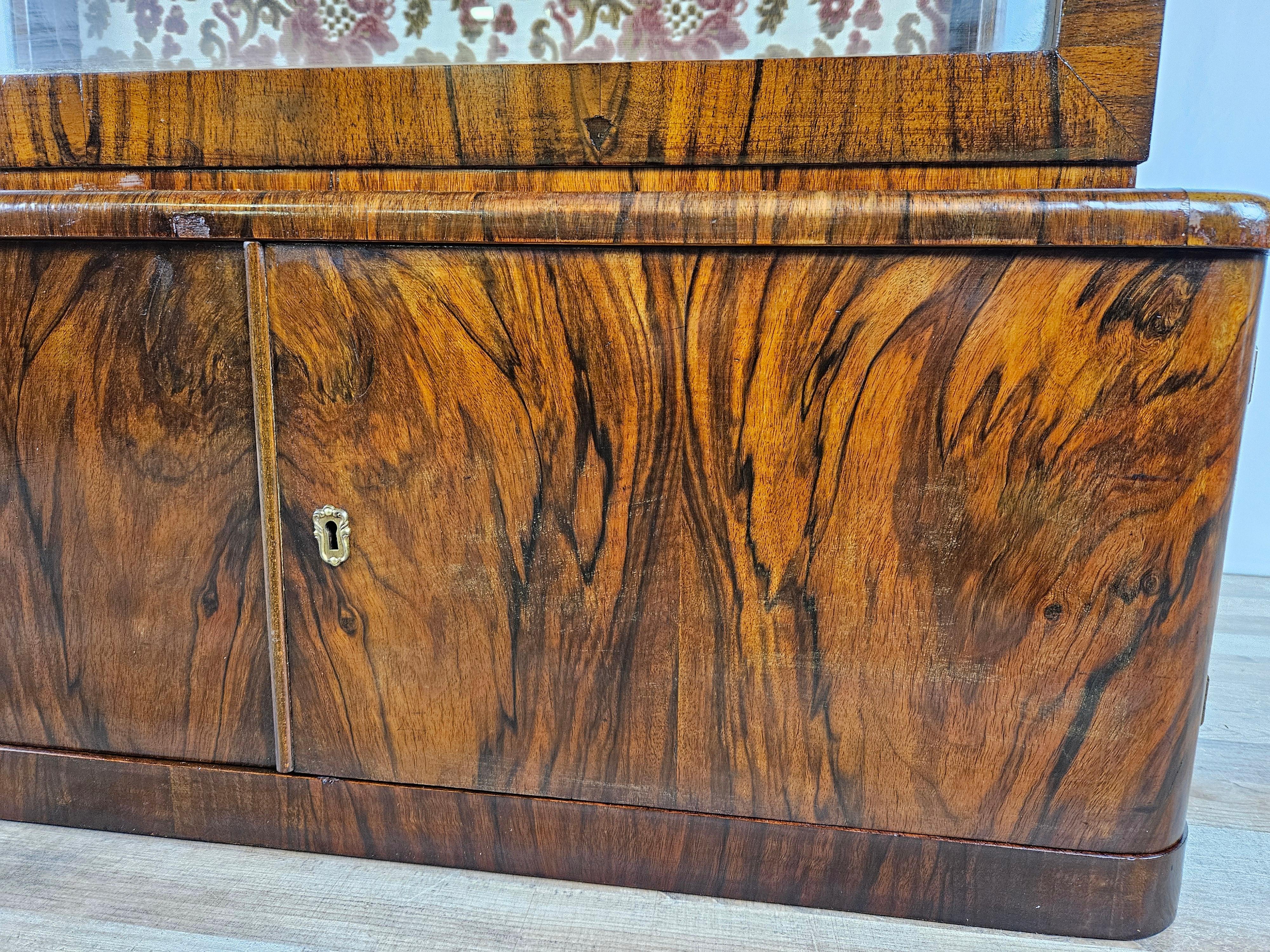 Art Deco display case in walnut burl with side doors and shelves For Sale 10