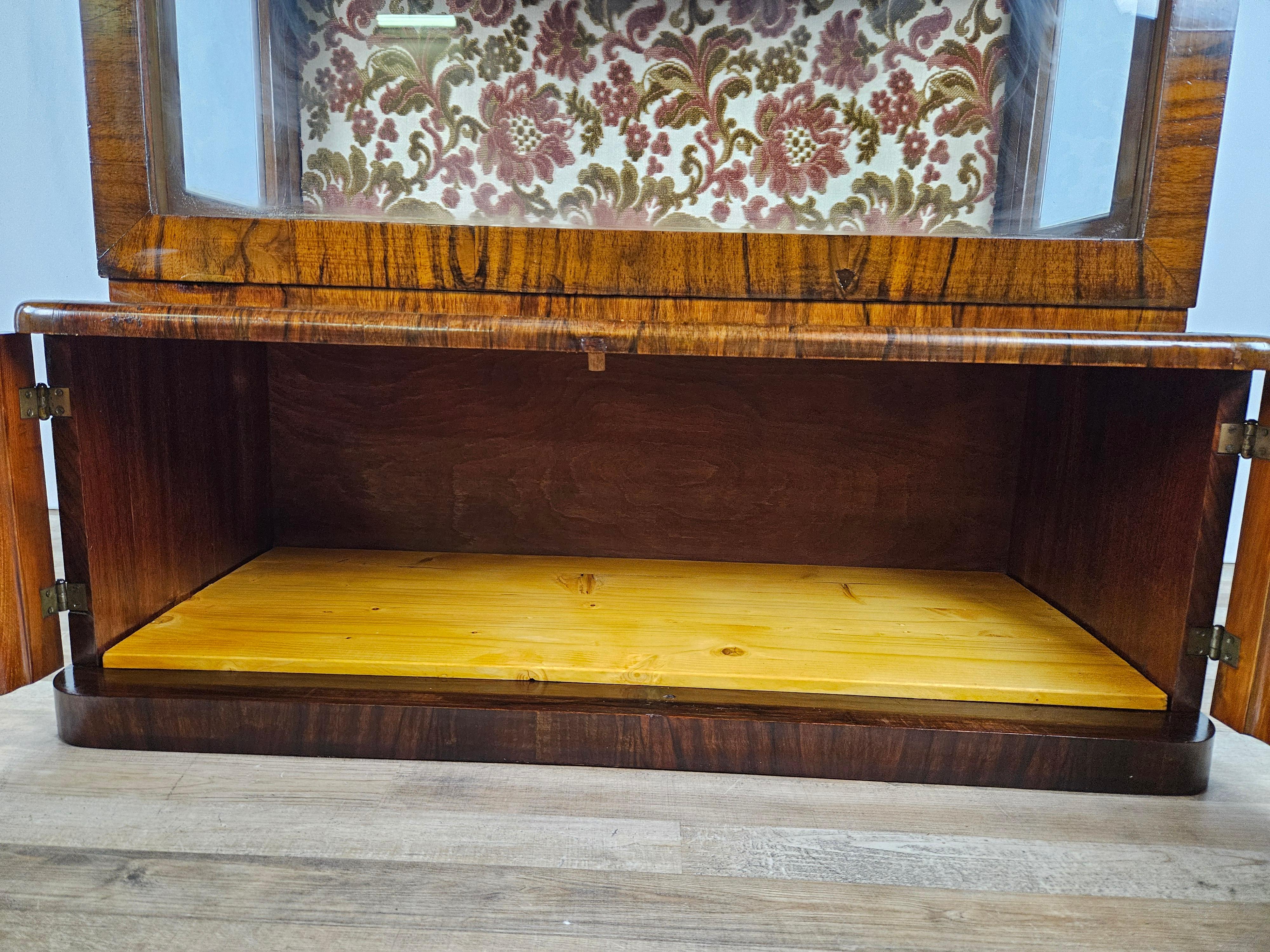 Art Deco display case in walnut burl with side doors and shelves For Sale 12