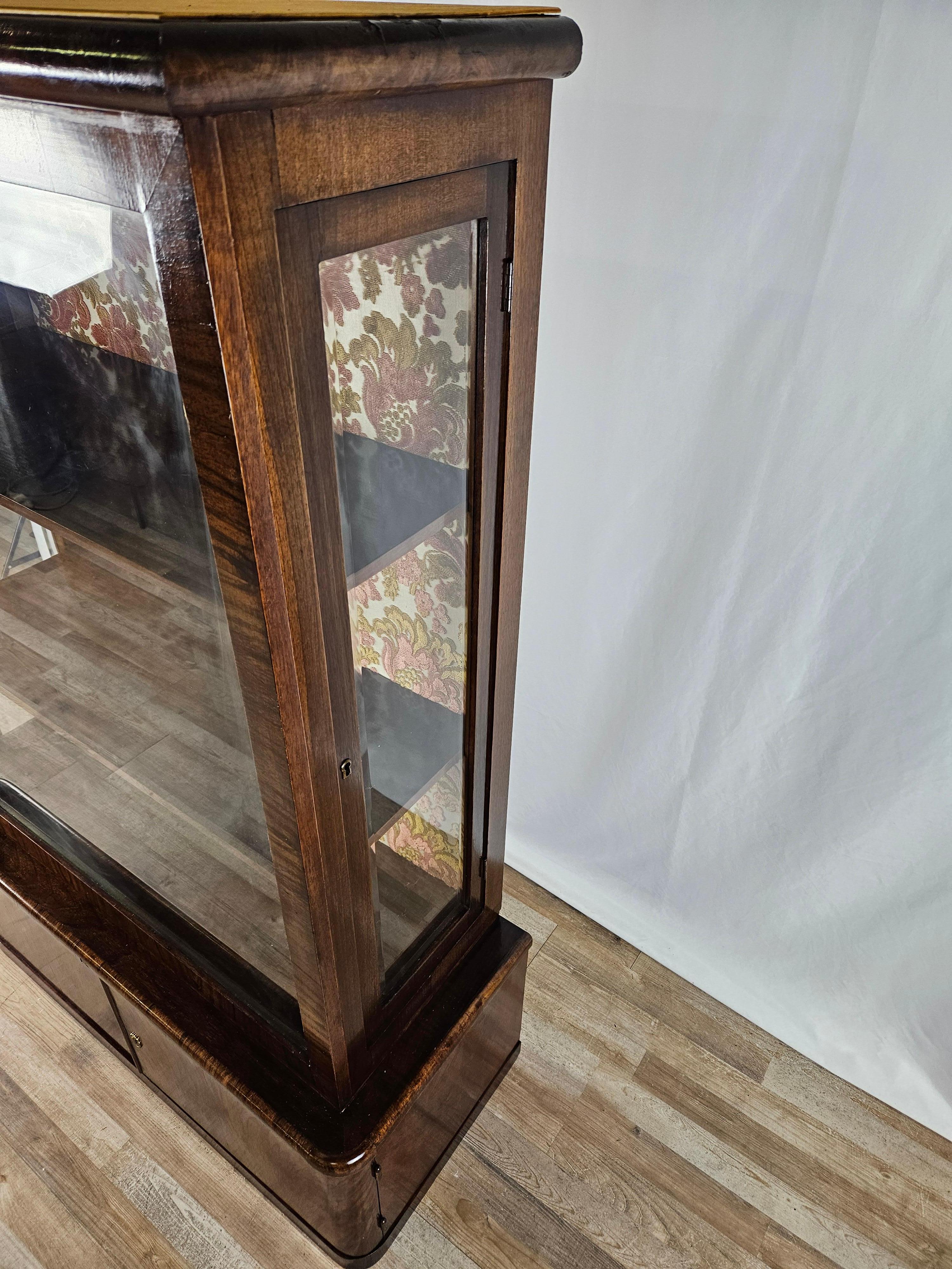 Italian Art Deco display case in walnut burl with side doors and shelves For Sale