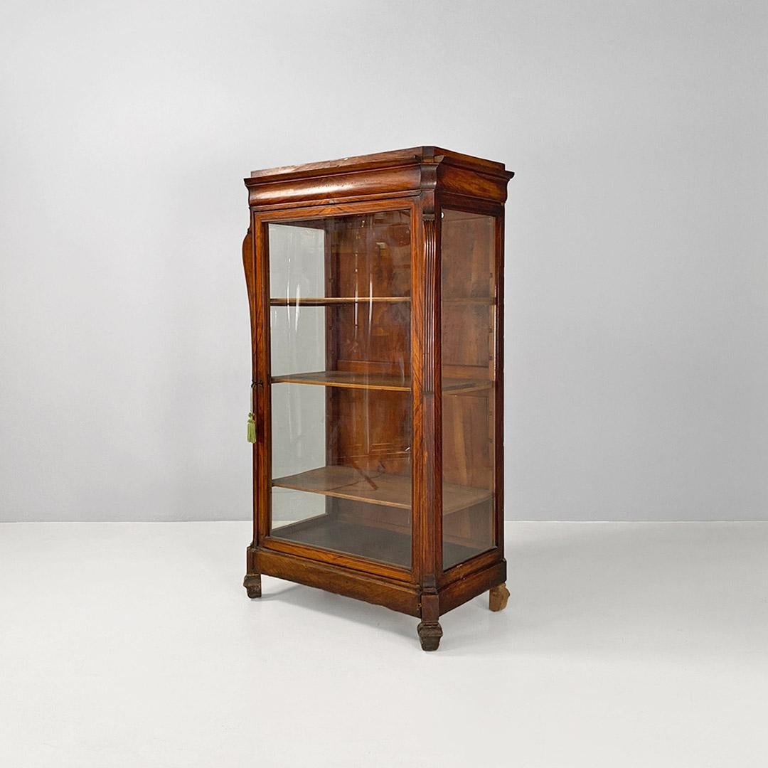 Antique English showcase, wooden with interior shelves and original glass panes from the 1800s In Good Condition For Sale In MIlano, IT