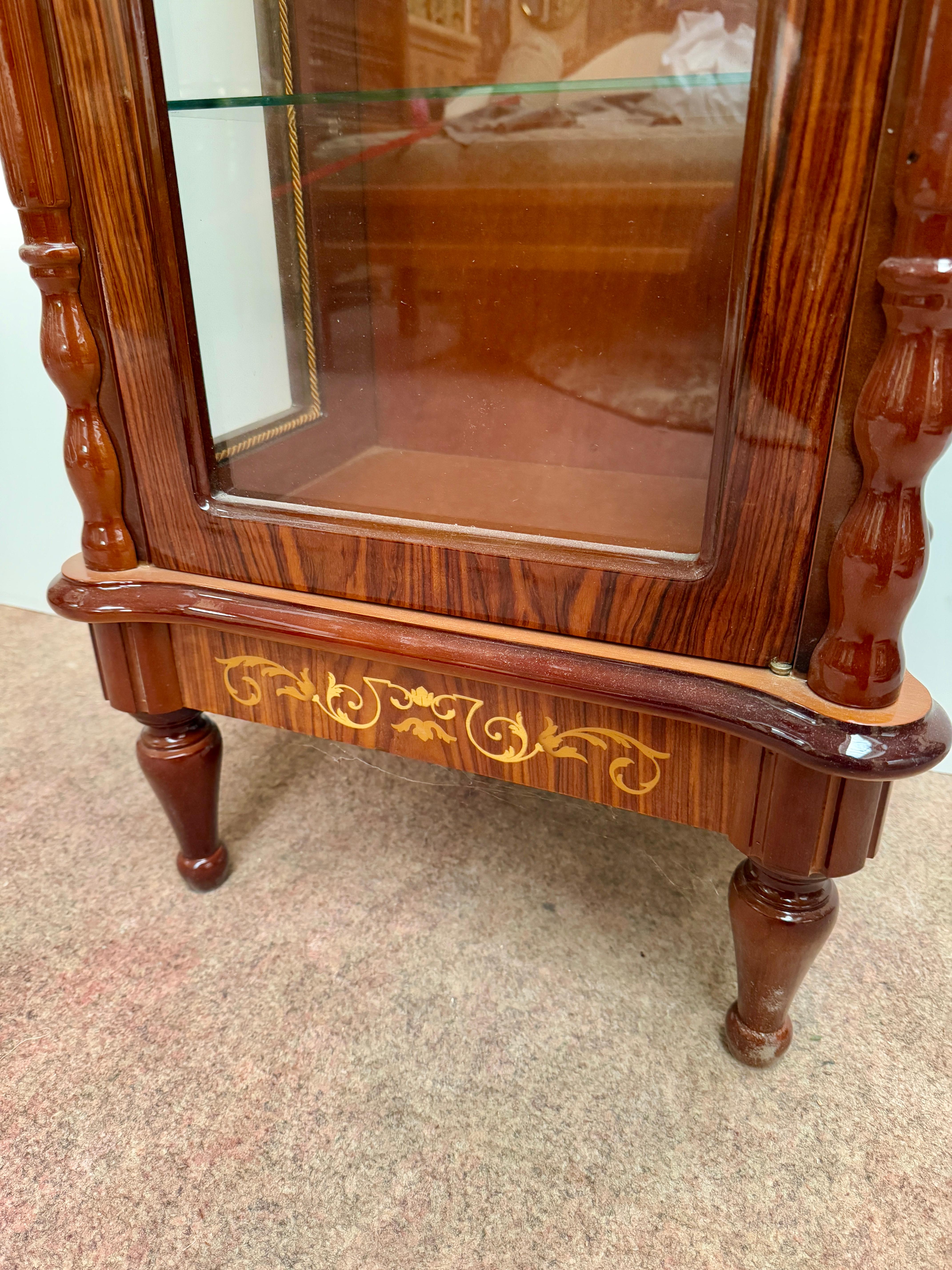 Legno Vetrina italiana in legno noce vintage anni '90 in vendita