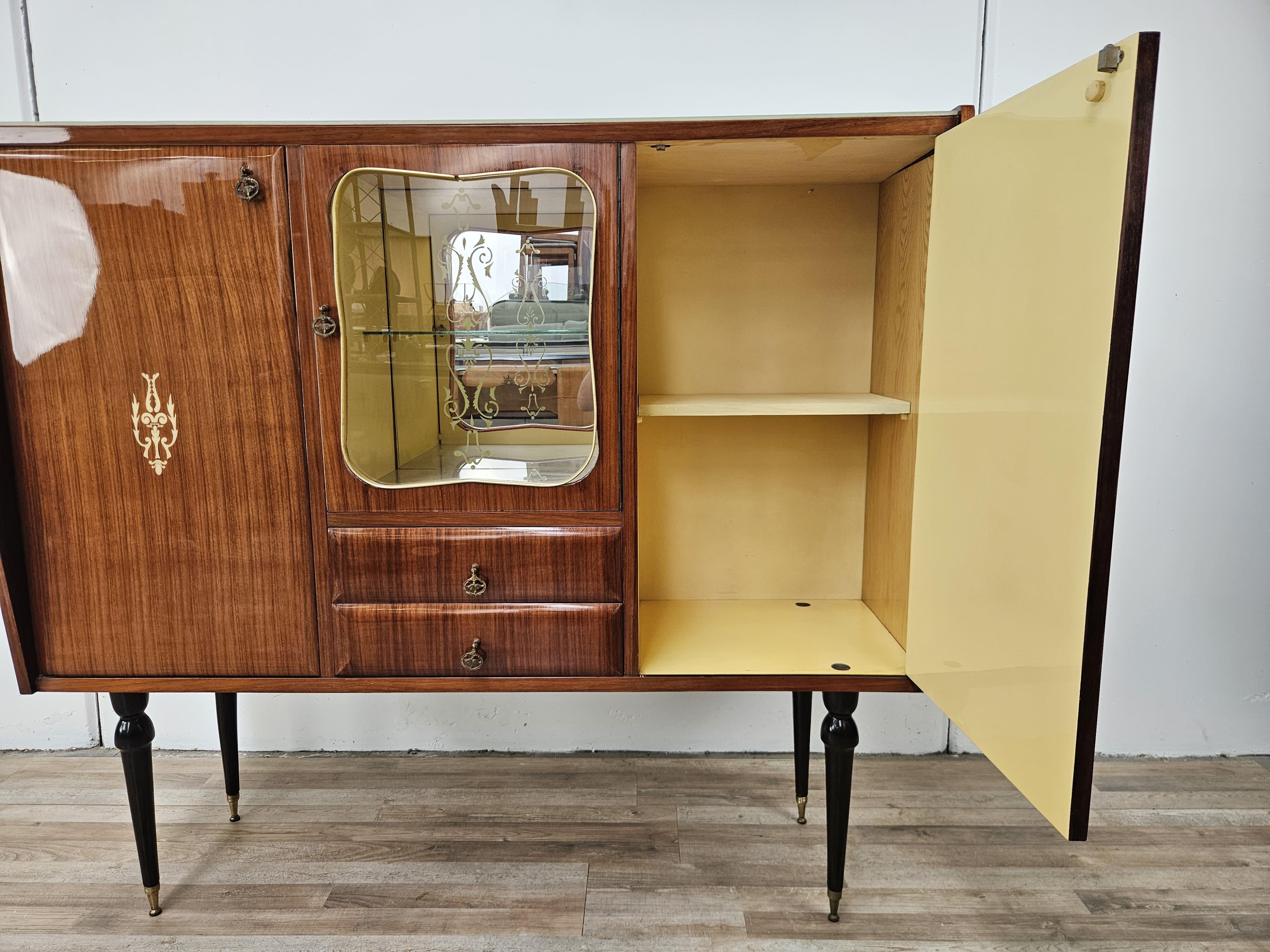 Italian Mid Century mahogany-covered display case with glass top 1960s For Sale 5