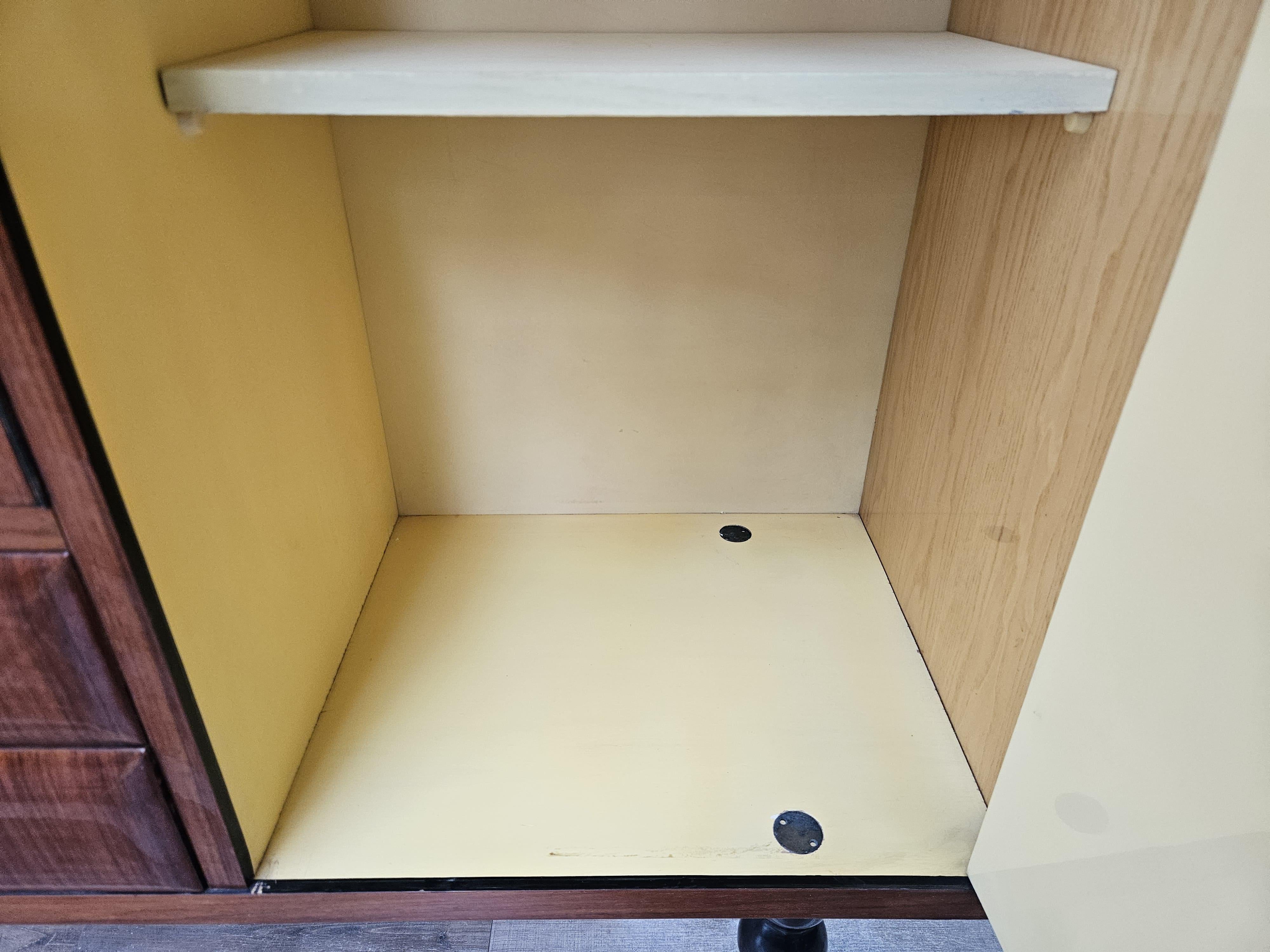 Italian Mid Century mahogany-covered display case with glass top 1960s For Sale 7