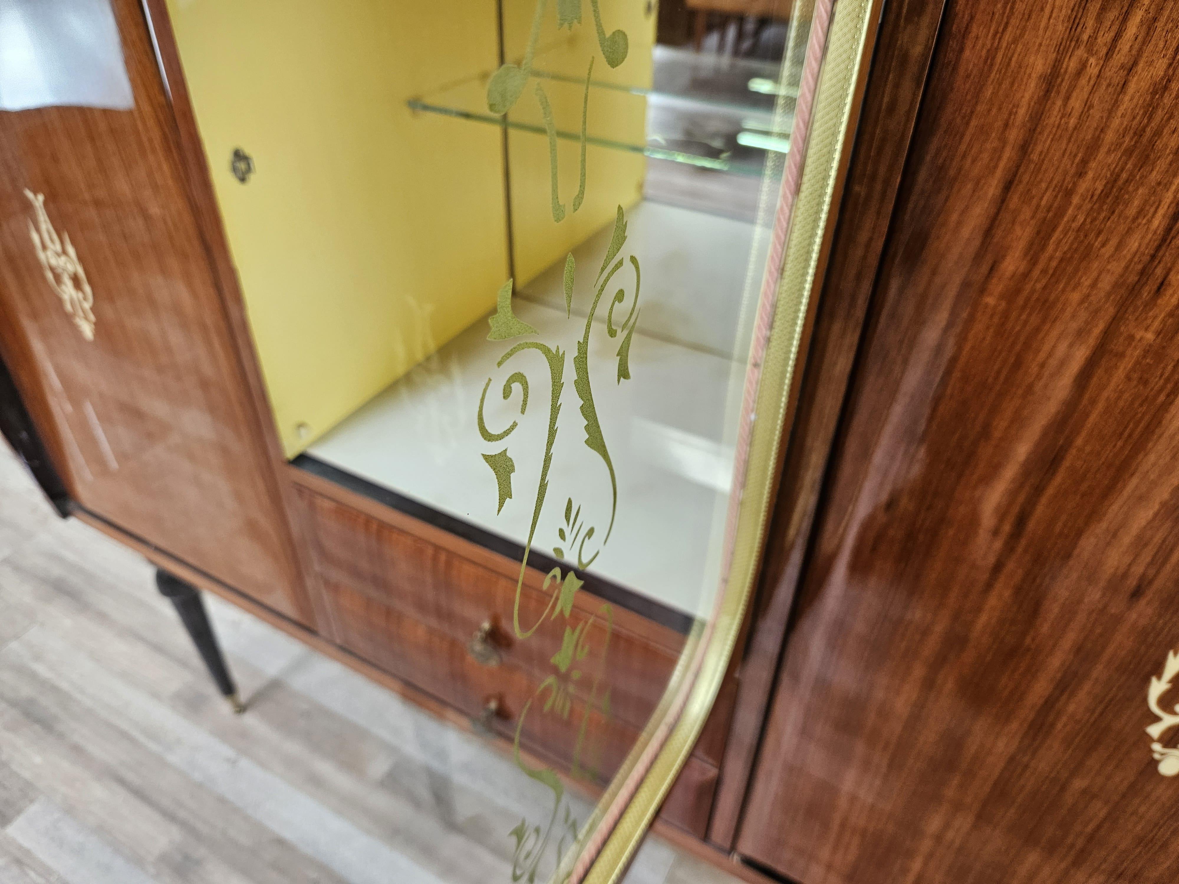 Italian Mid Century mahogany-covered display case with glass top 1960s For Sale 9