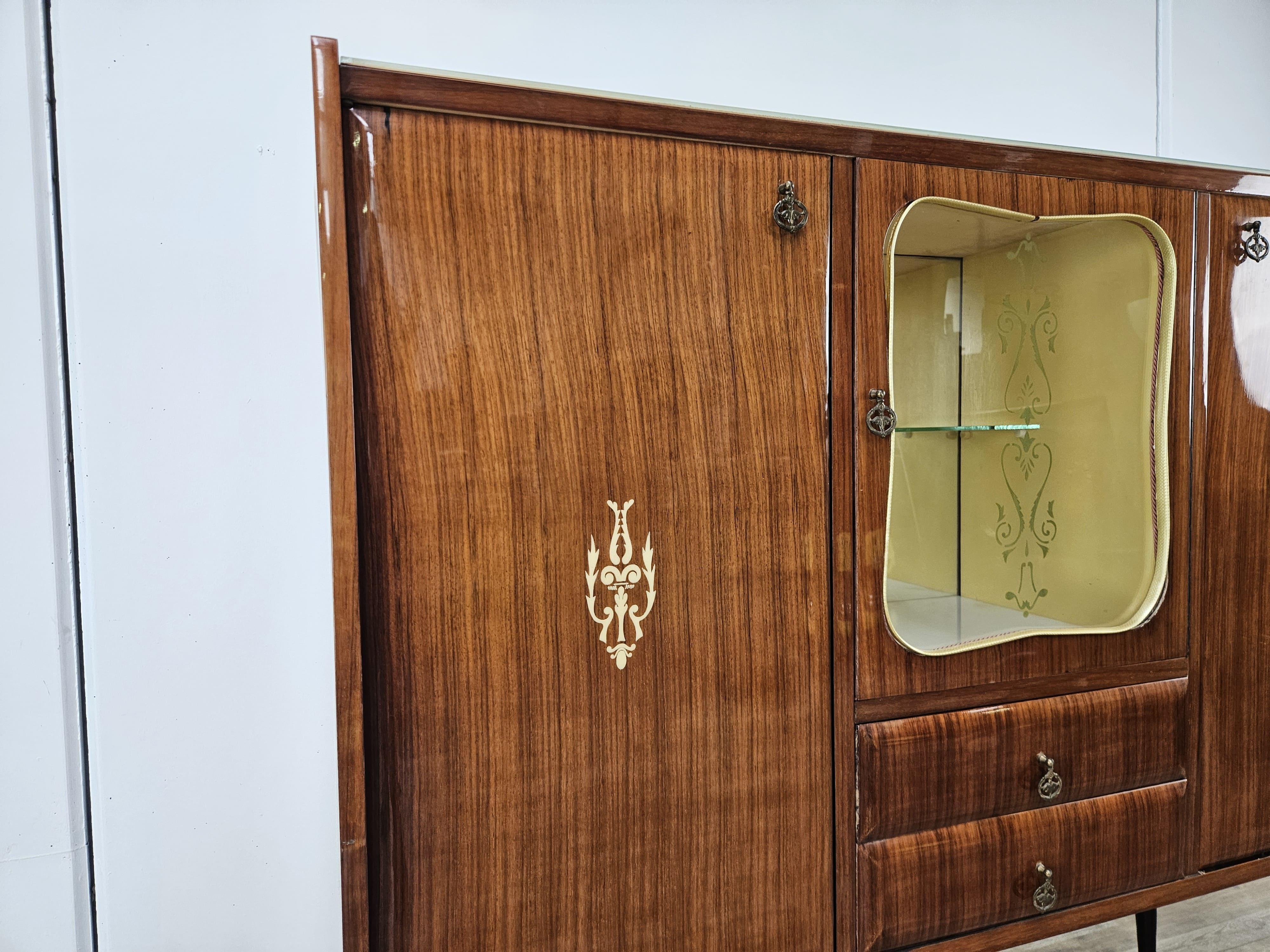 Italian Mid Century mahogany-covered display case with glass top 1960s For Sale 1