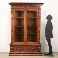 Neo-Renaissance Showcase in Walnut Italy Late 19th Century
