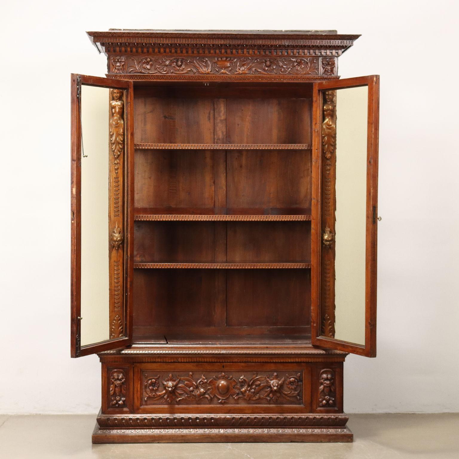 Renaissance Revival Neo-Renaissance Showcase in Walnut Italy Late 19th Century For Sale