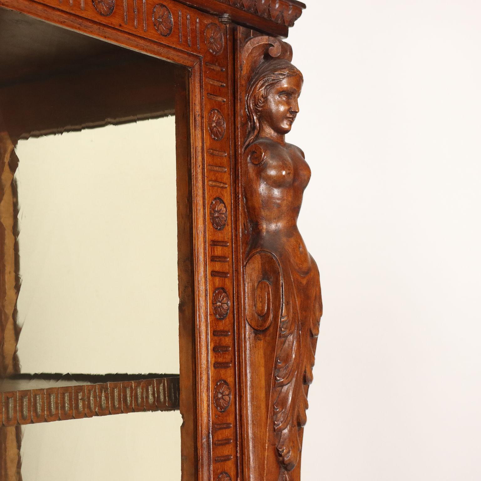 Nutwood Neo-Renaissance Showcase in Walnut Italy Late 19th Century For Sale