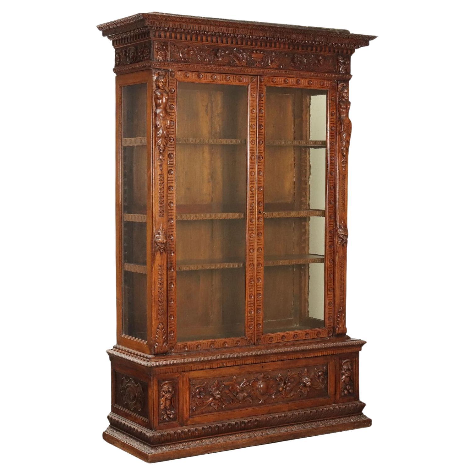 Neo-Renaissance Showcase in Walnut Italy Late 19th Century For Sale