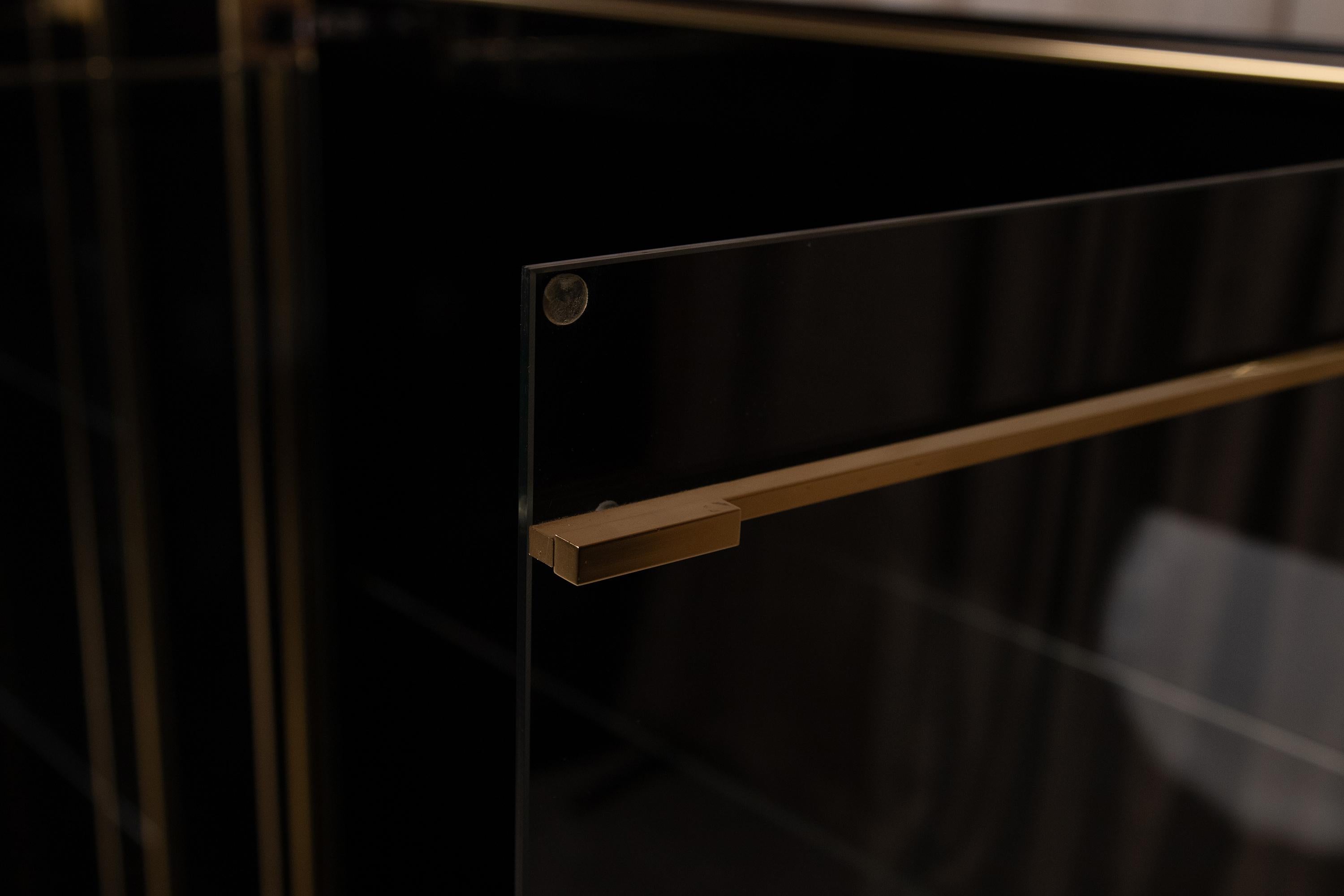 Laiton Vitrines par Pierre Cardin pour Roche Bobois, 1980, ensemble de 2 en vente