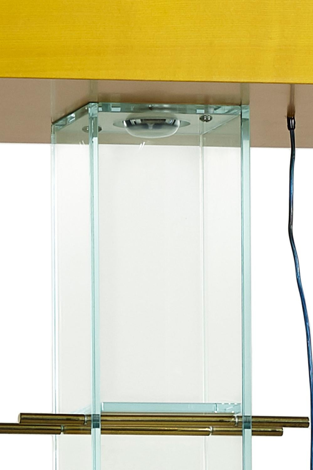 Mid-Century moderno Vetrinetta in cristallo Padma disegnata da Ettore Sottsass per Memphis, 2000. in vendita