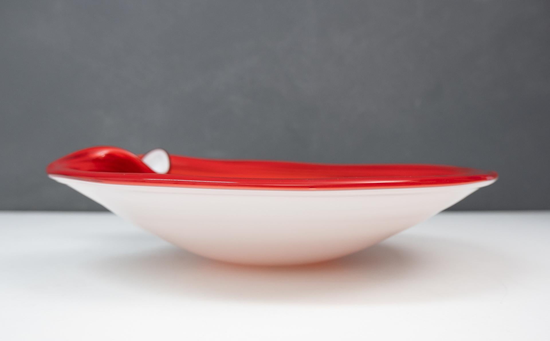Vetro Artistico Veneziano Murano class bowl. Bright red color with sparkles. Signed,
1960s perfect condition.
 
  