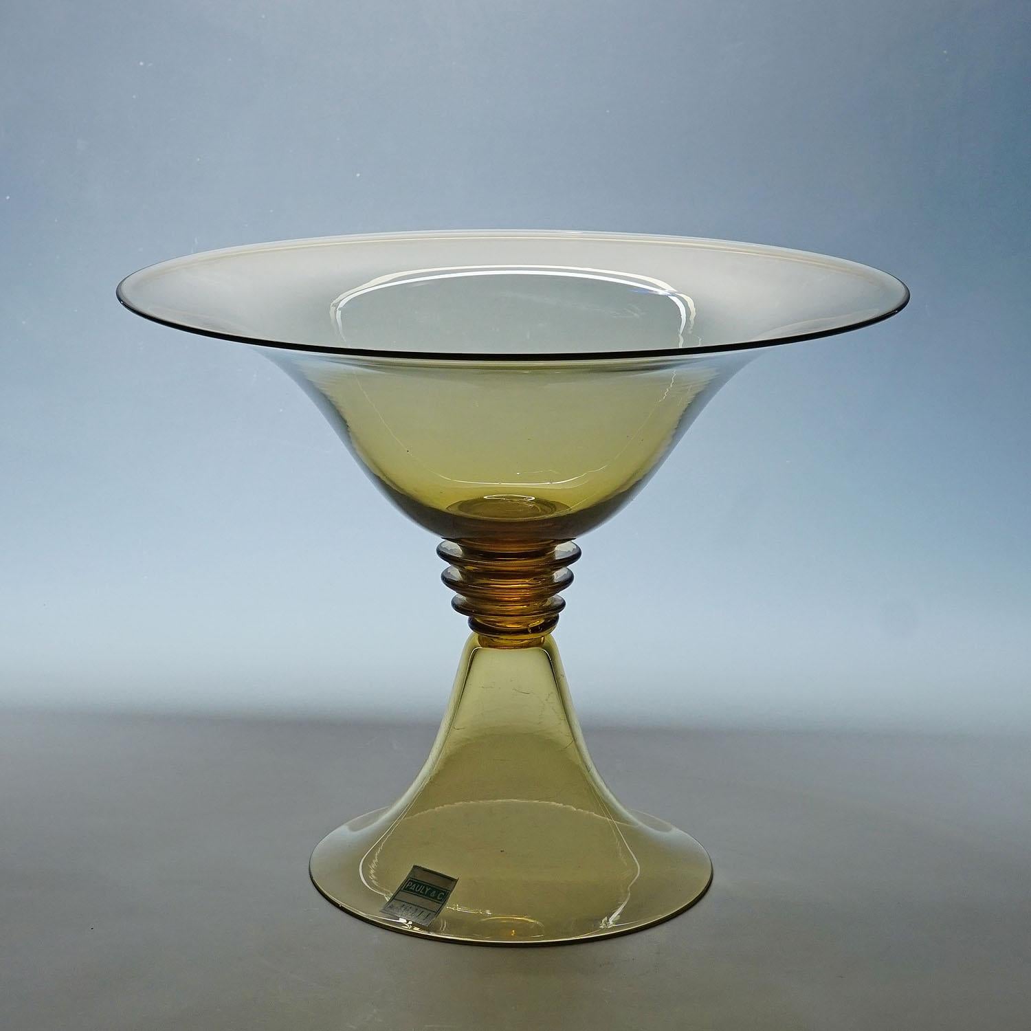 Centrotavola in Vetro Soffiato di Guido Balsamo Stella attr. per C.V.I.M. Pauli & Cia. Murano

Una grande coppa in vetro artistico 