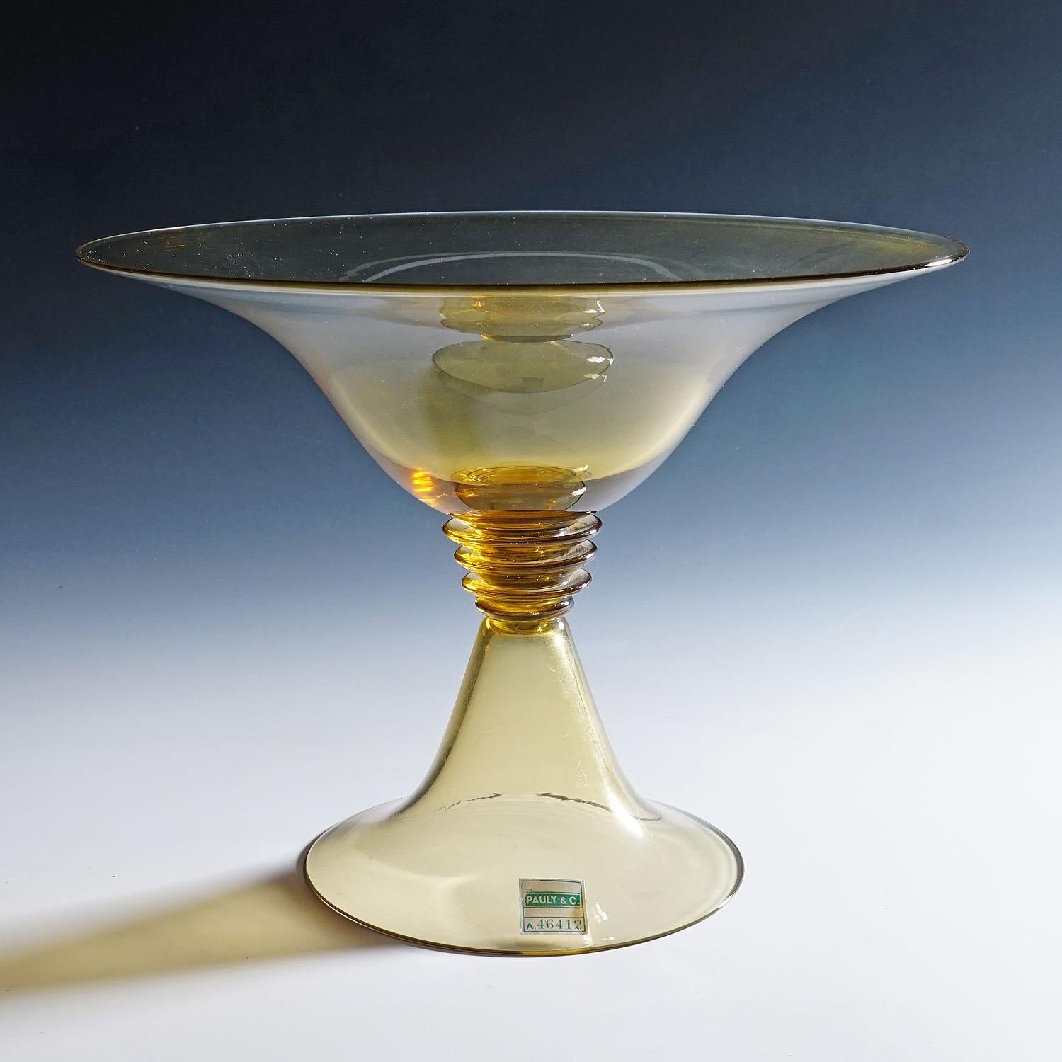 Centre de table Vetro Soffiato de Guido Balsamo Stella attr. pour Pauli & Cia. A.I.C. Murano

Un grand bol en verre d'art 
