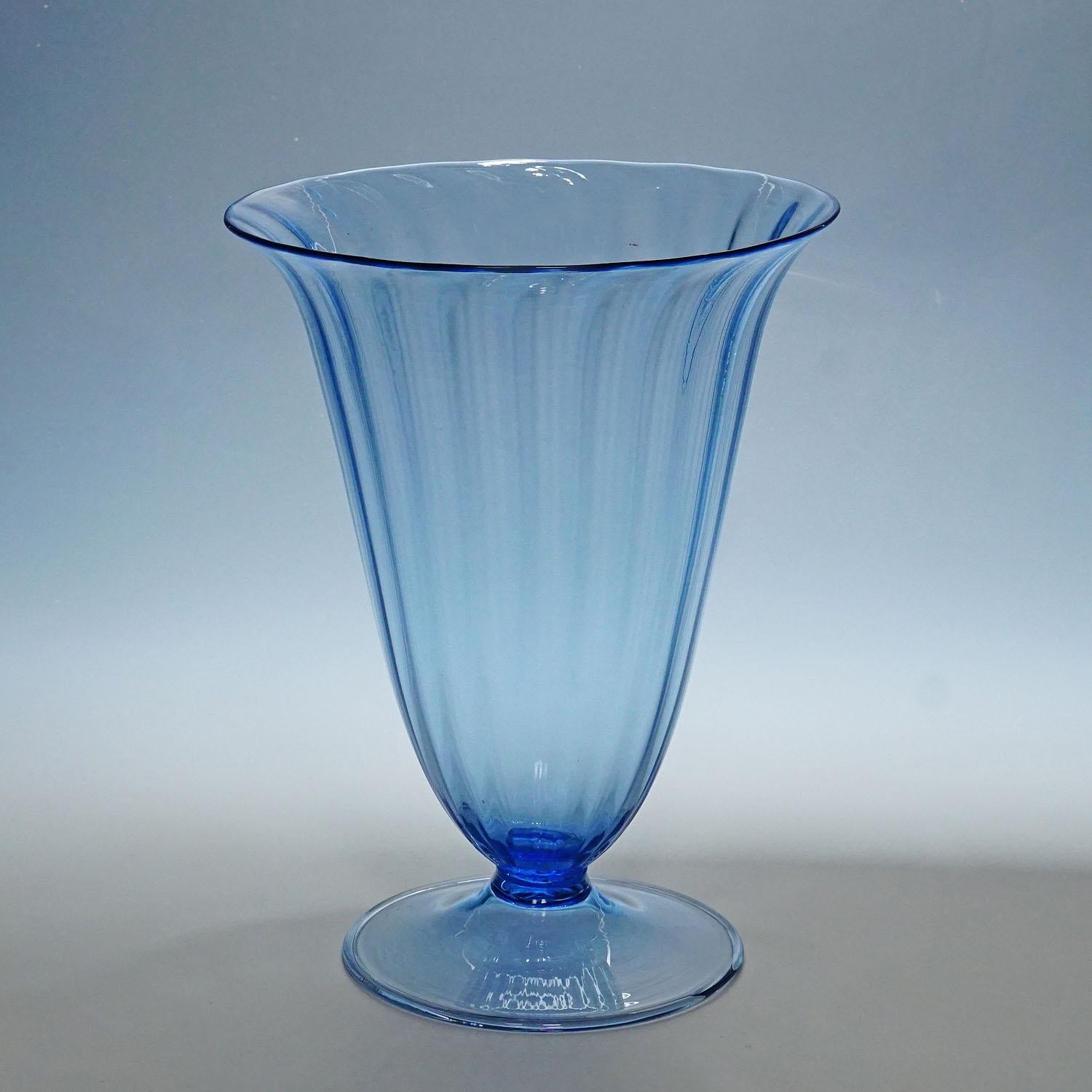 Vetro Soffiato Glass Vase by Vittorio Zecchin attr. for C.V.M. Murano

A great 'Vetro Soffiato' (blown glass) art glass vase, attributed to Vittorio Zecchin. Distributed by Pauli & Cia. C.V.M. Murano Venice ca. 1920s. Made of thin light blue glass