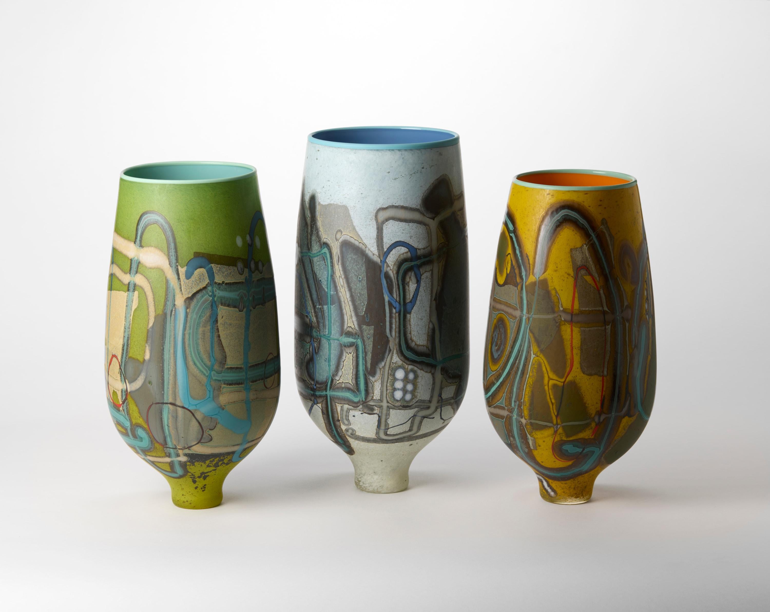 Vetrograph Candelariella, jarrón de diseño abstracto amarillo y jade de Anne Clifton Siglo XXI y contemporáneo en venta