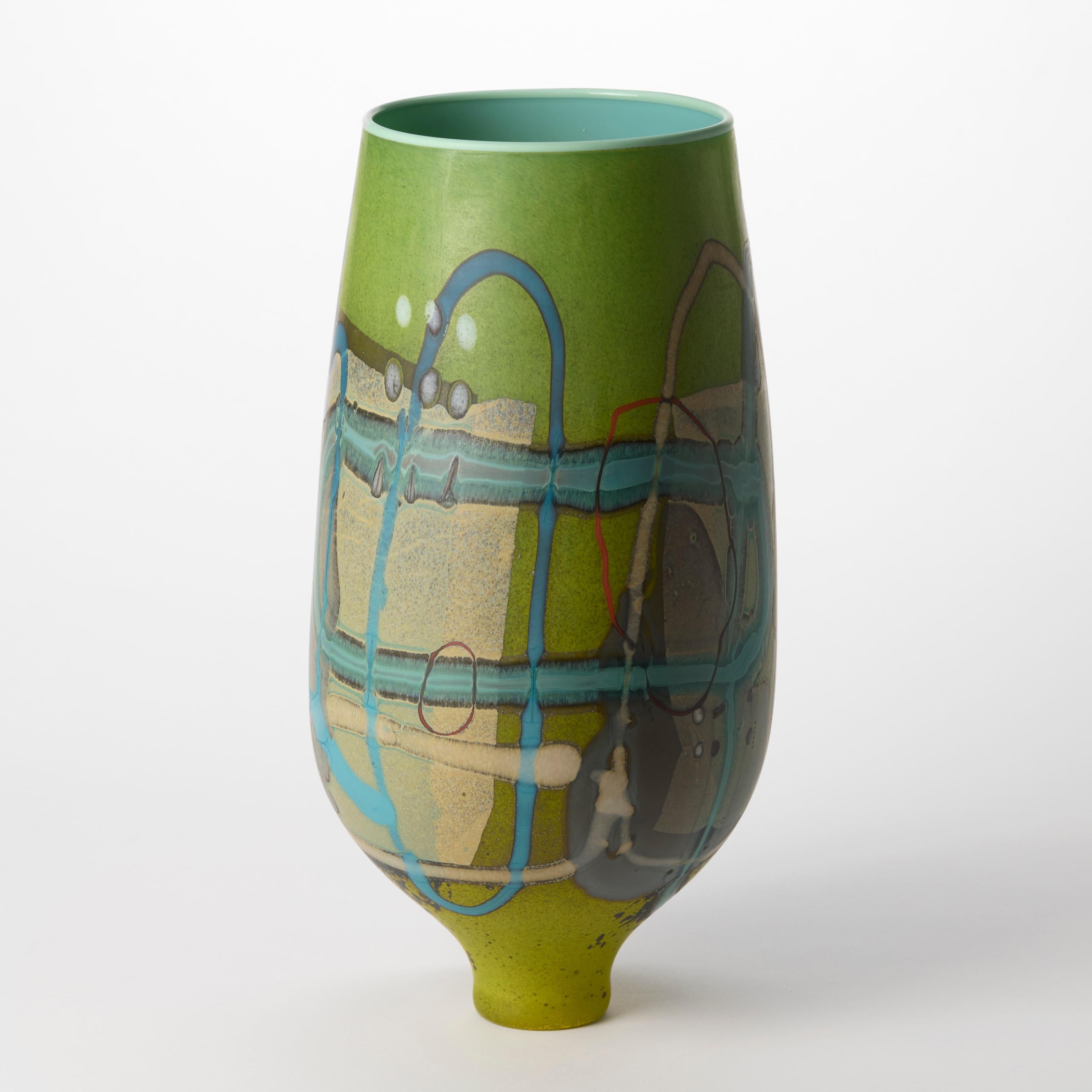 Vetrograph Limosum, jarrón de cristal con diseño abstracto verde lima y aqua de Anne Clifton Hecho a mano en venta