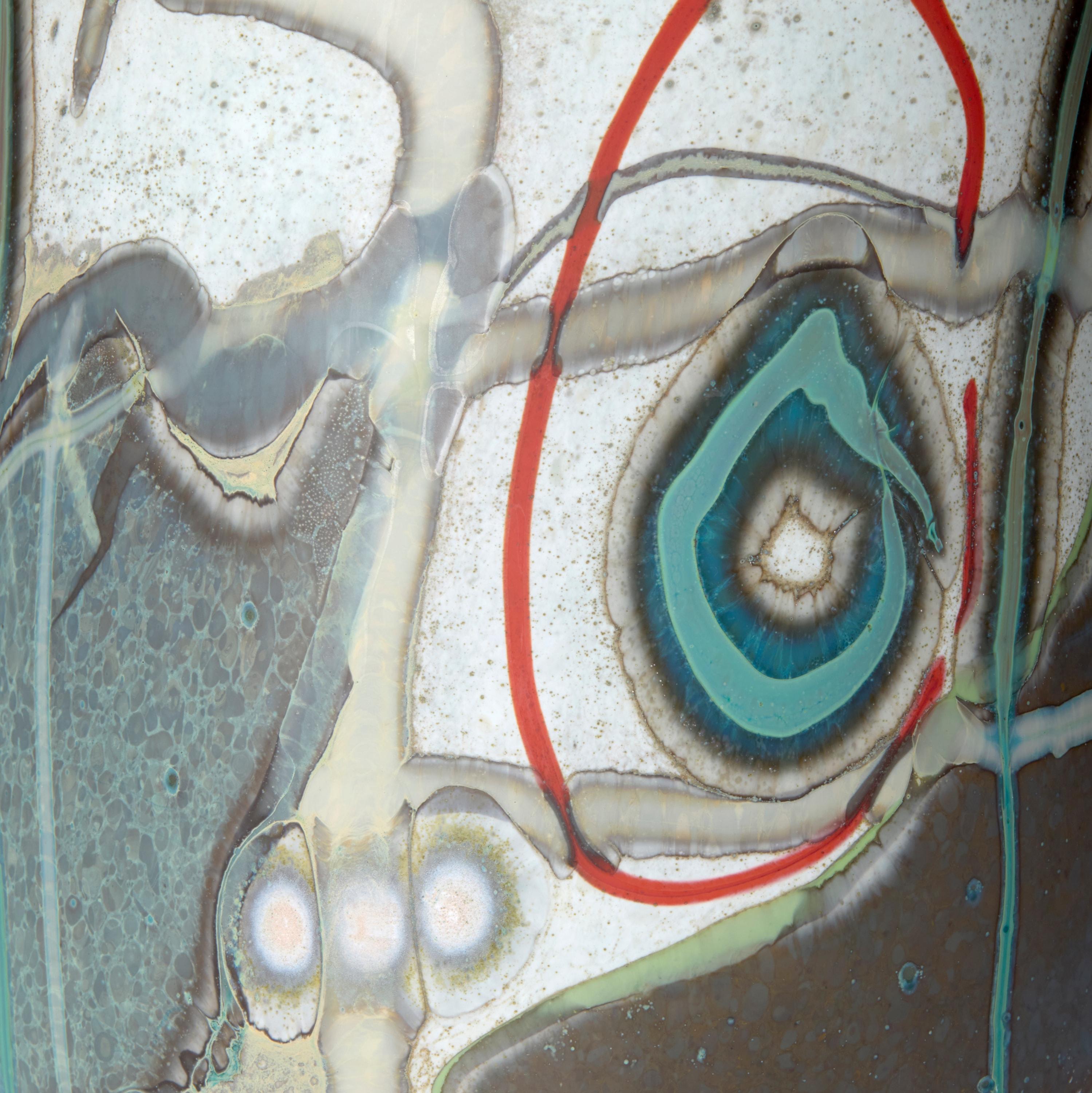 Vetrograph Lune, vaso in vetro blu ghiaccio, rosso e verde acqua di Anne Clifton, design astratto In condizioni Nuovo in vendita a London, GB