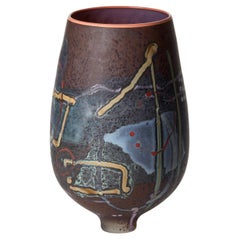 Vetrograph Myrtle, melanzana e vaso in vetro astratto a colori misti di Anne Clifton