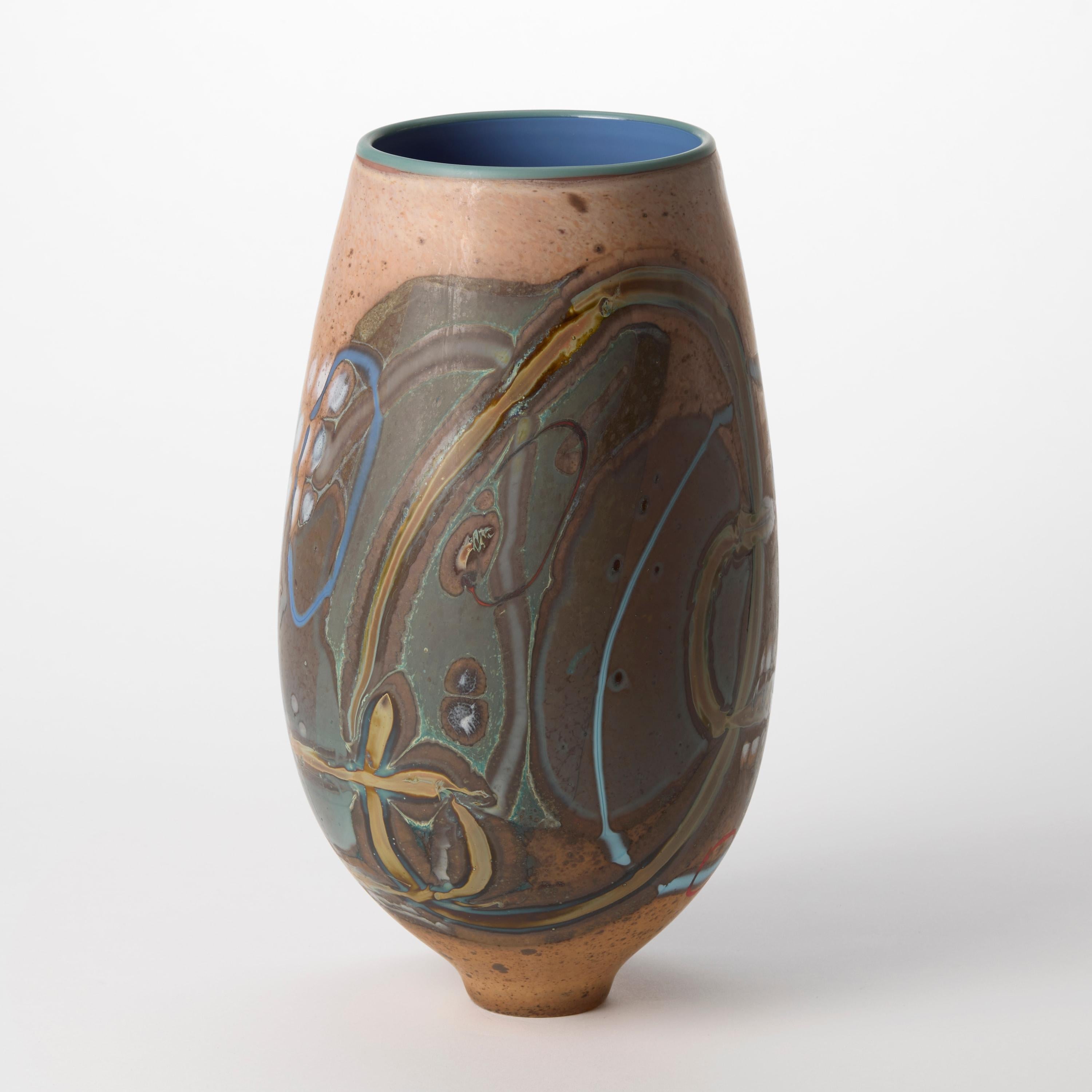 Fatto a mano Vetrograph Ostrea, vaso in vetro multicolore a motivi astratti di Anne Clifton in vendita