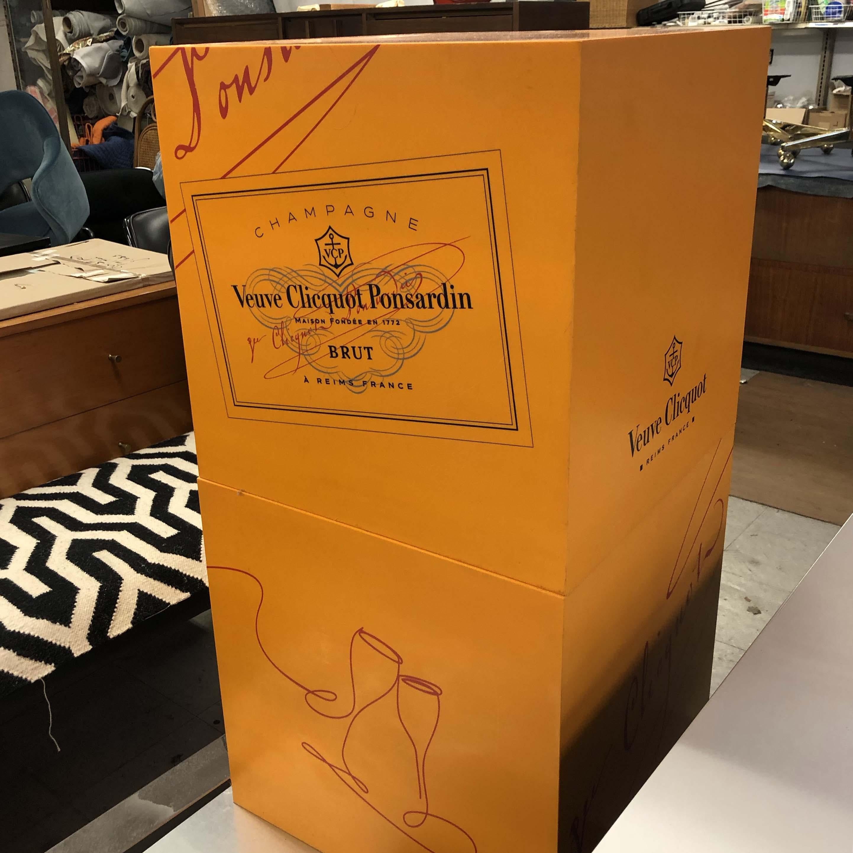 Veuve Clicquot Promotional Display Boxes, Pair In Good Condition In Wilton, CT