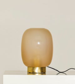 Lampada da tavolo VF210 in ottone satinato e vetro soffiato di Daluce