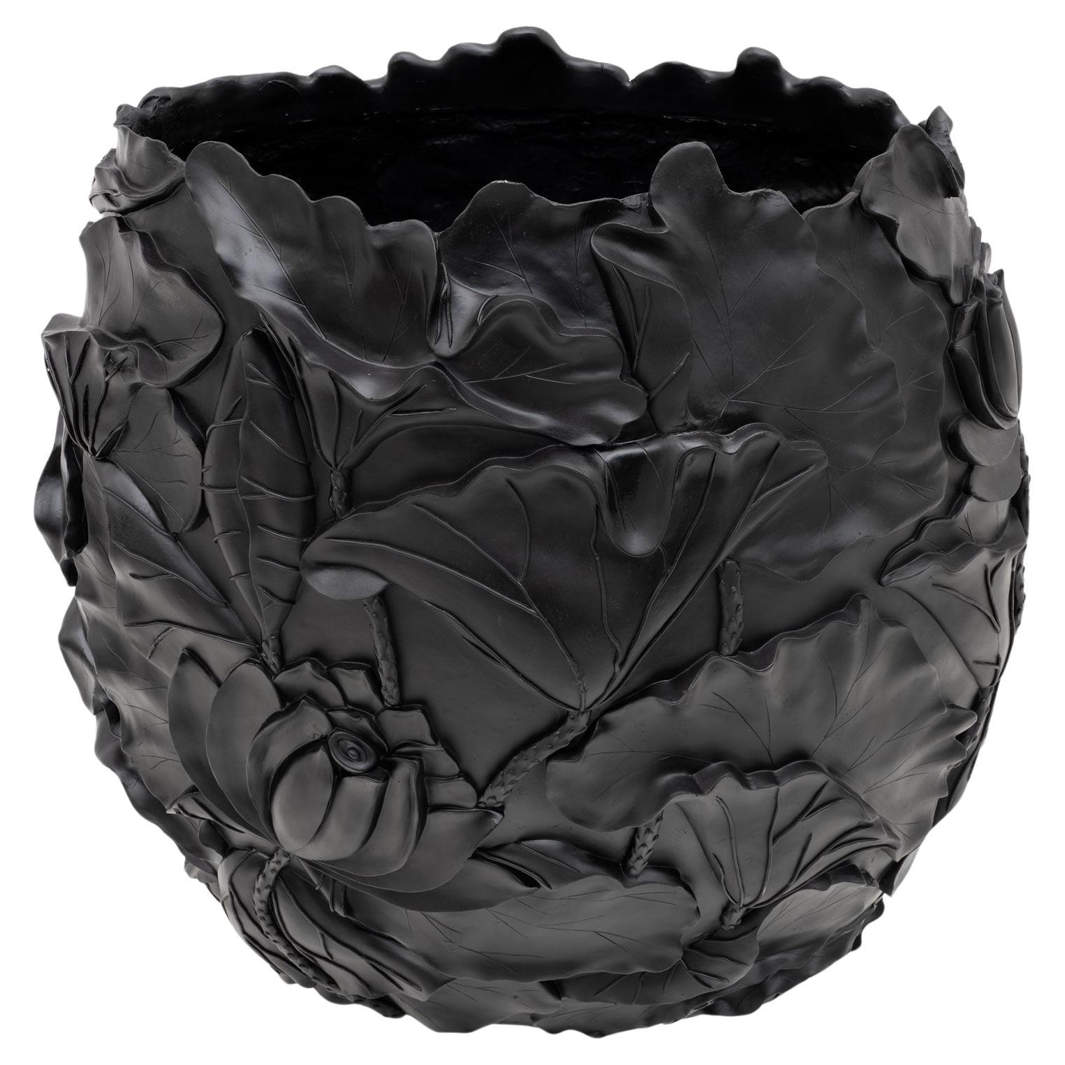 VGnewtrend Modern Black Matt Resin Cache-Pot "Lotus" For Sale