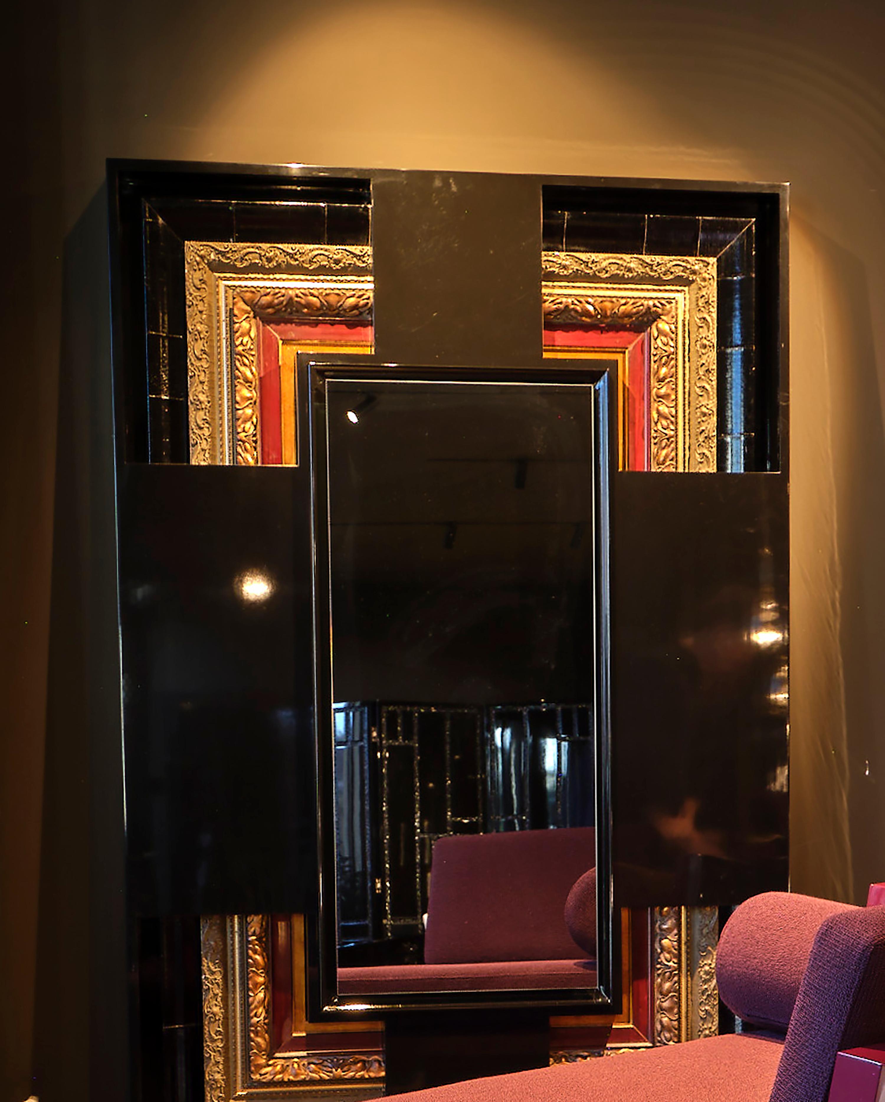 Art déco Miroir VH 001, une collection de cadres vintage fusionnés en un miroir exquis en vente