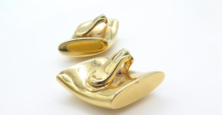 Contemporary Vhernier 18K Yellow Gold Fibula Clip Earrings For Sale